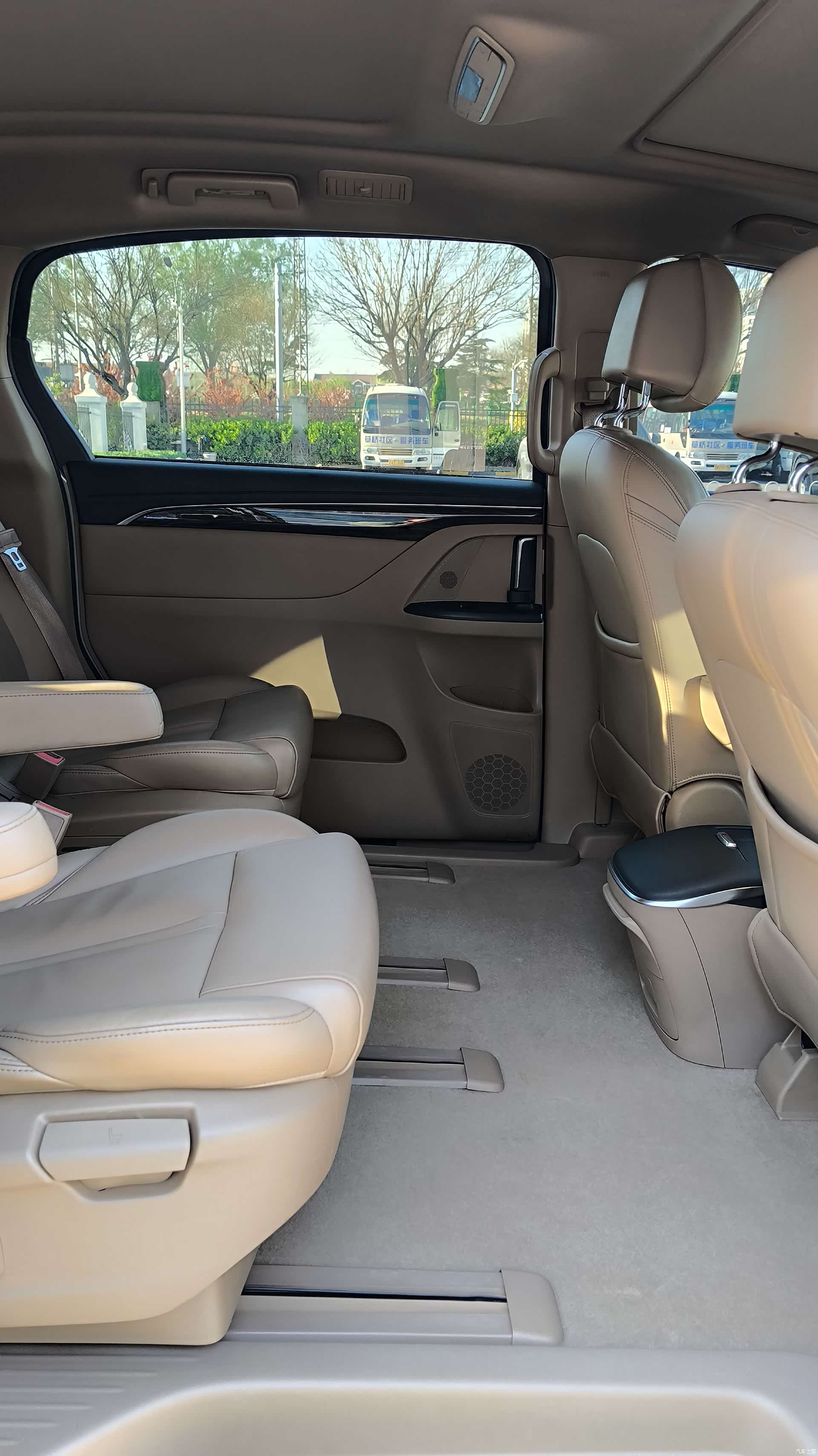 Buick GL8, 2017 23