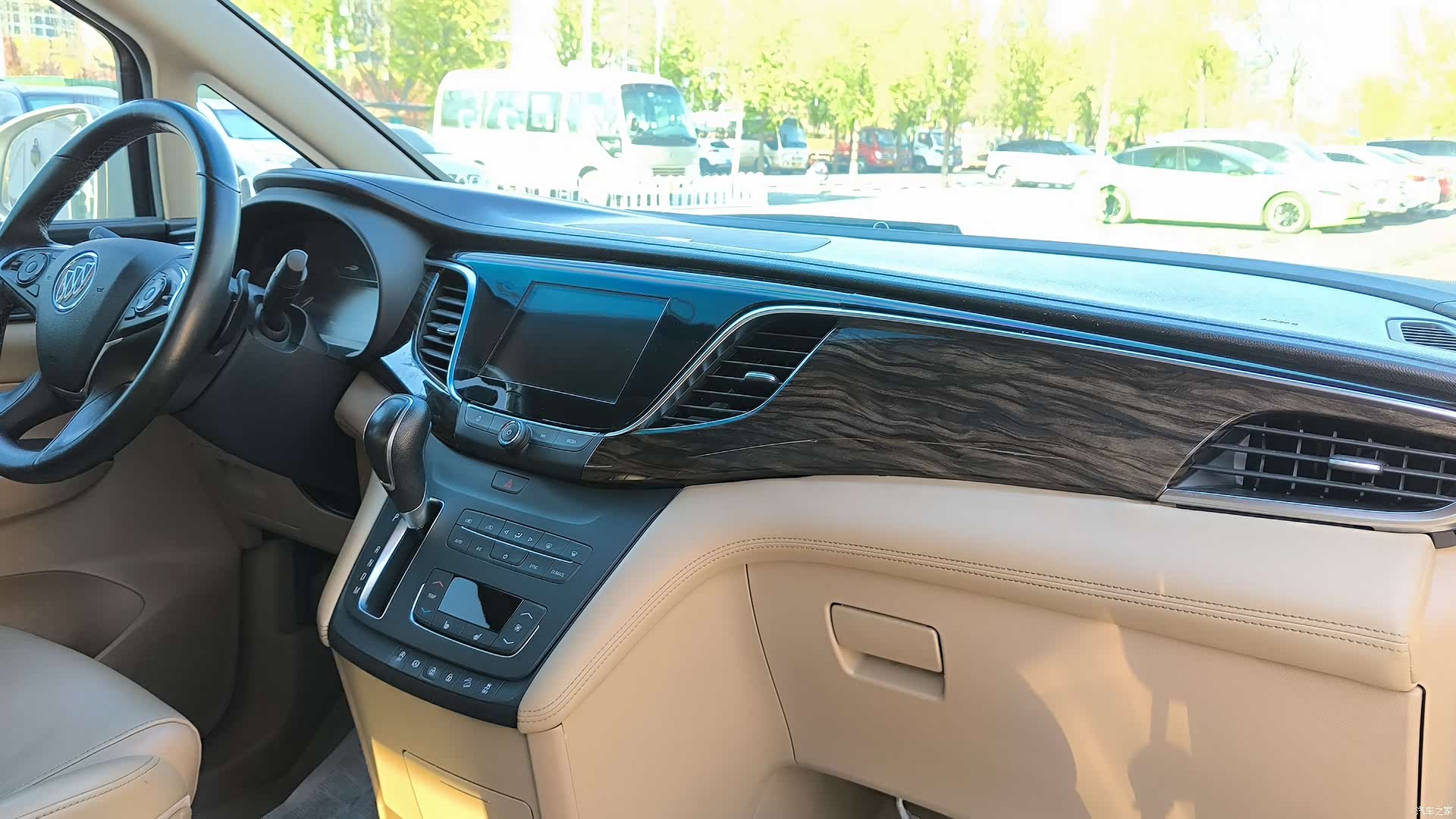 Buick GL8, 2017 28