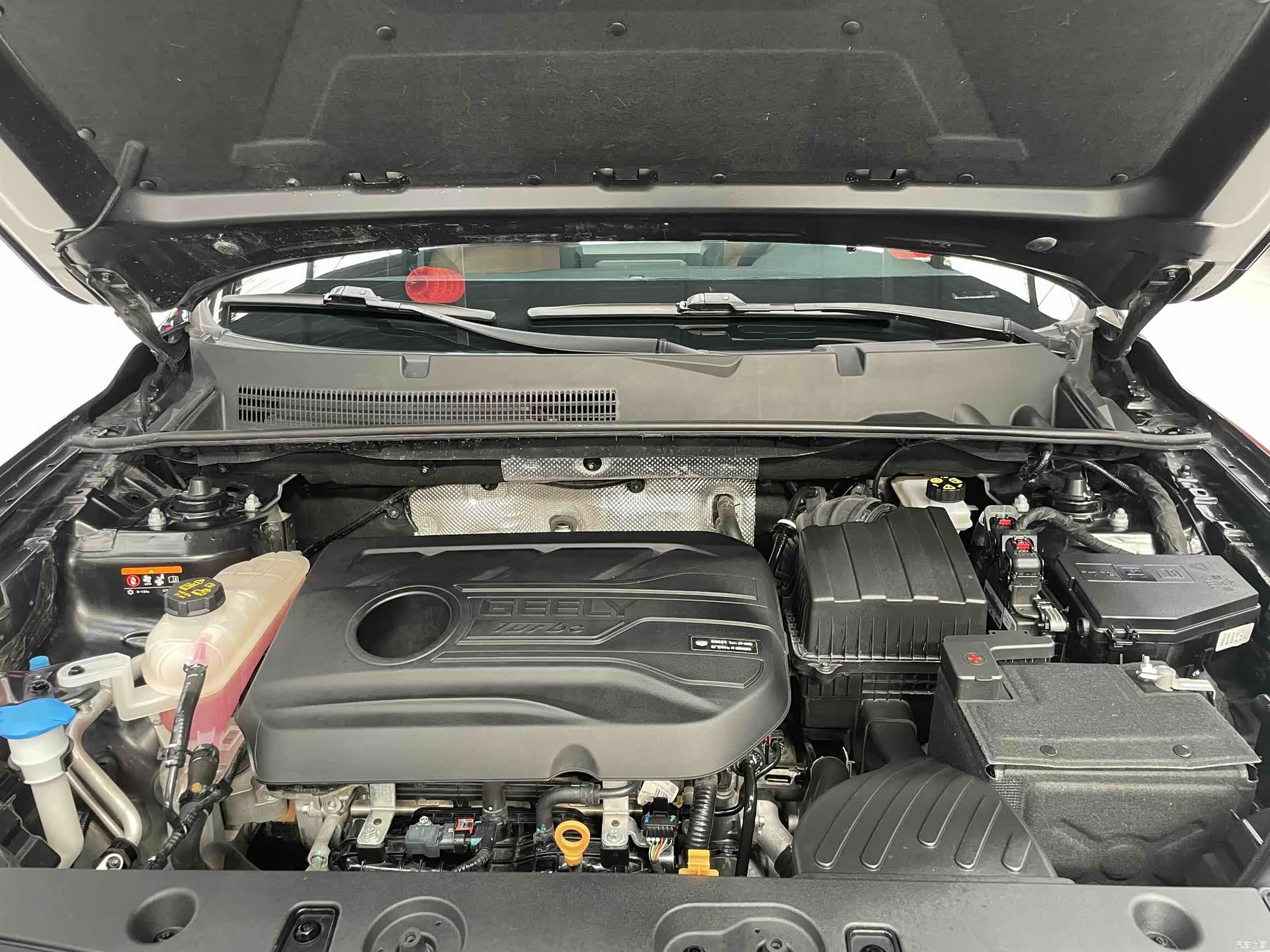 Geely X6, 2022 17