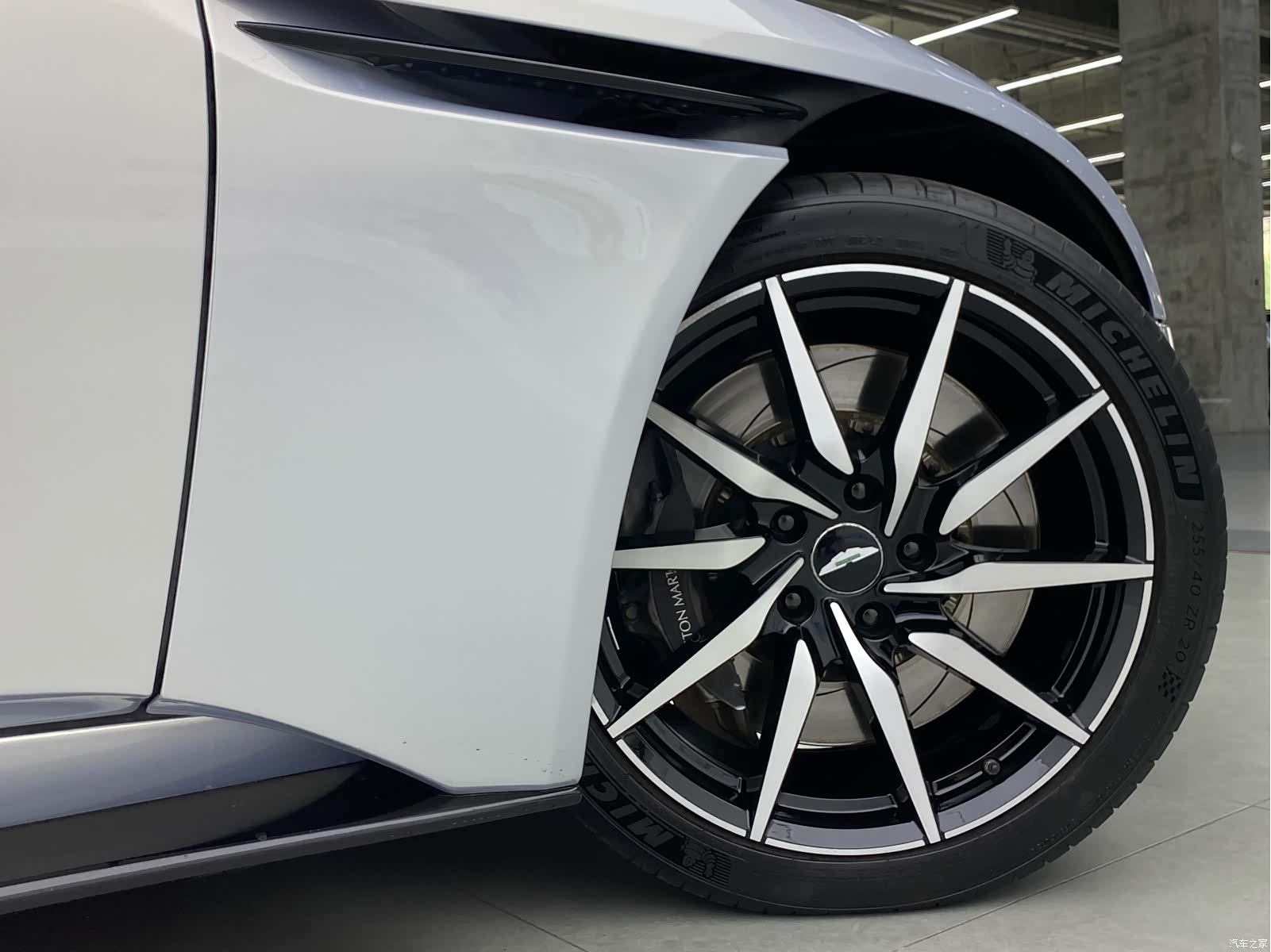 Aston Martin DB11, 2018 28
