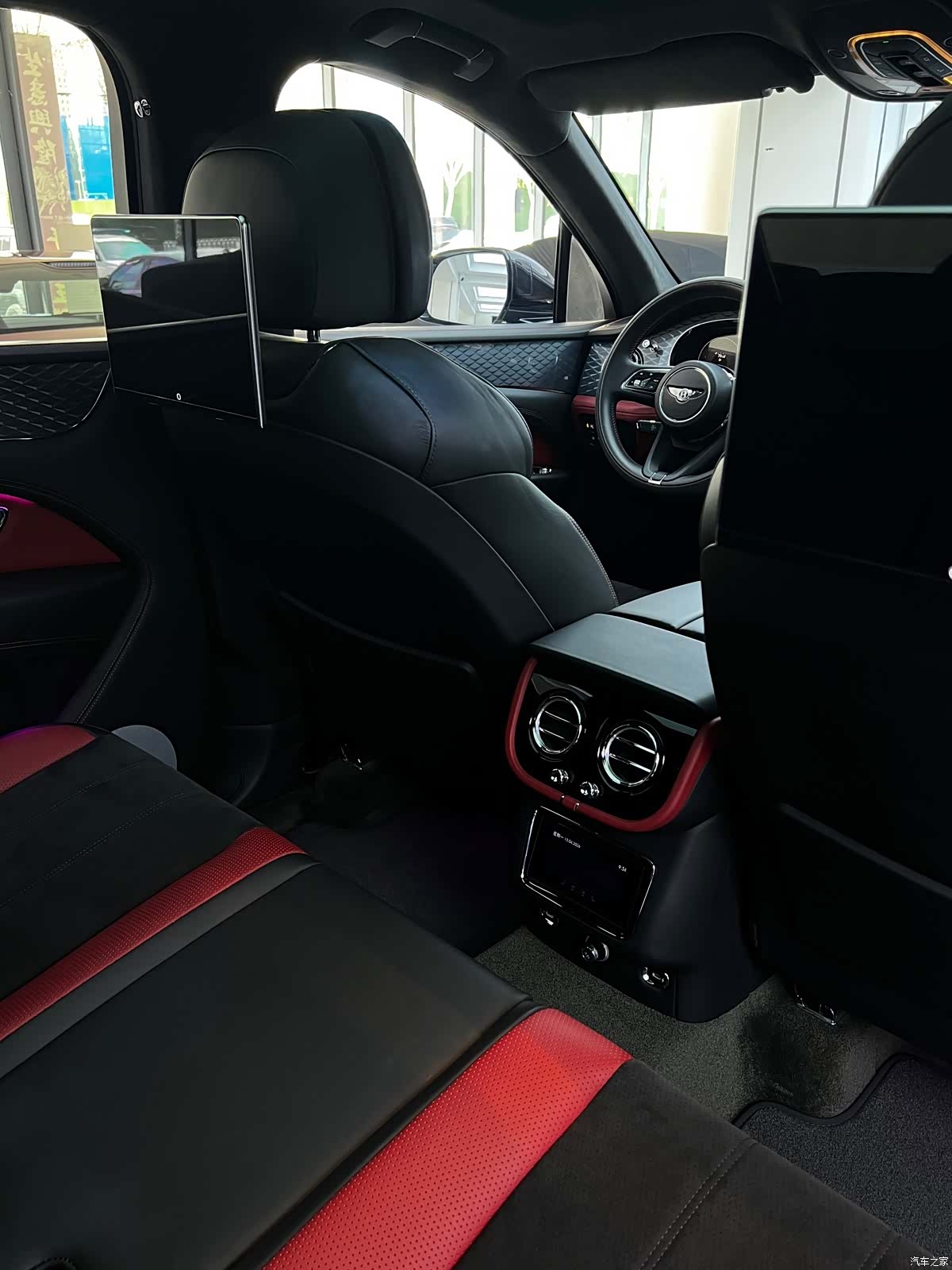 Bentley Bentayga, 2022 18