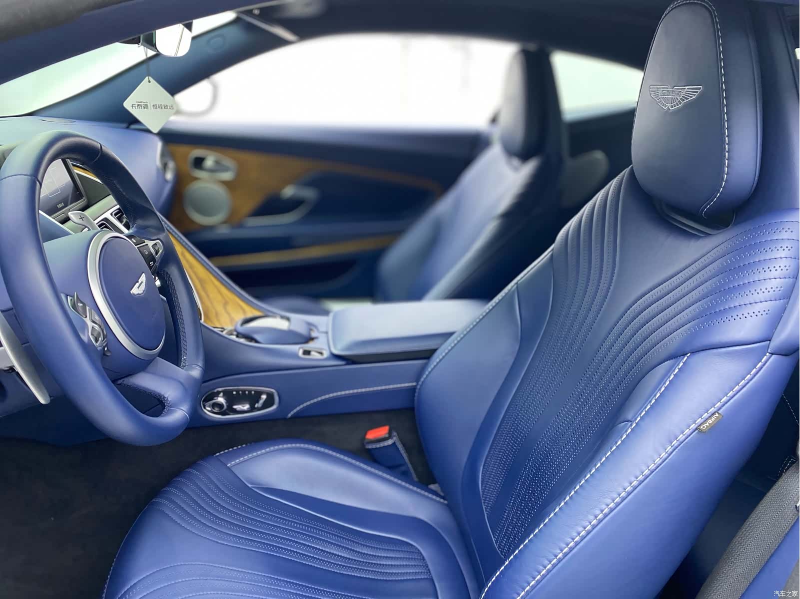 Aston Martin DB11, 2018 20