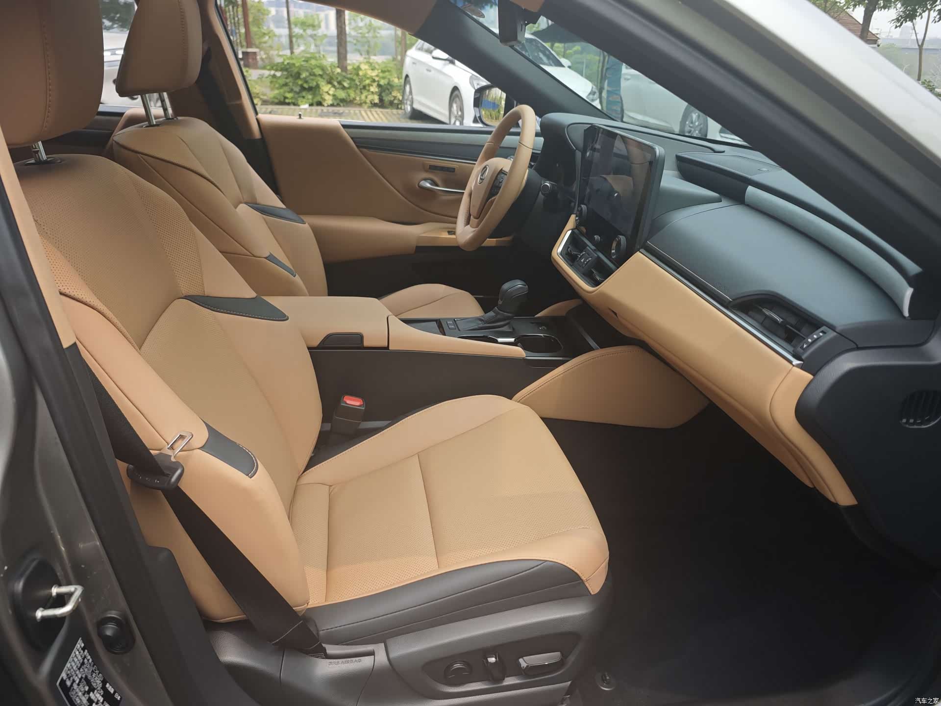 Lexus ES, 2025 15