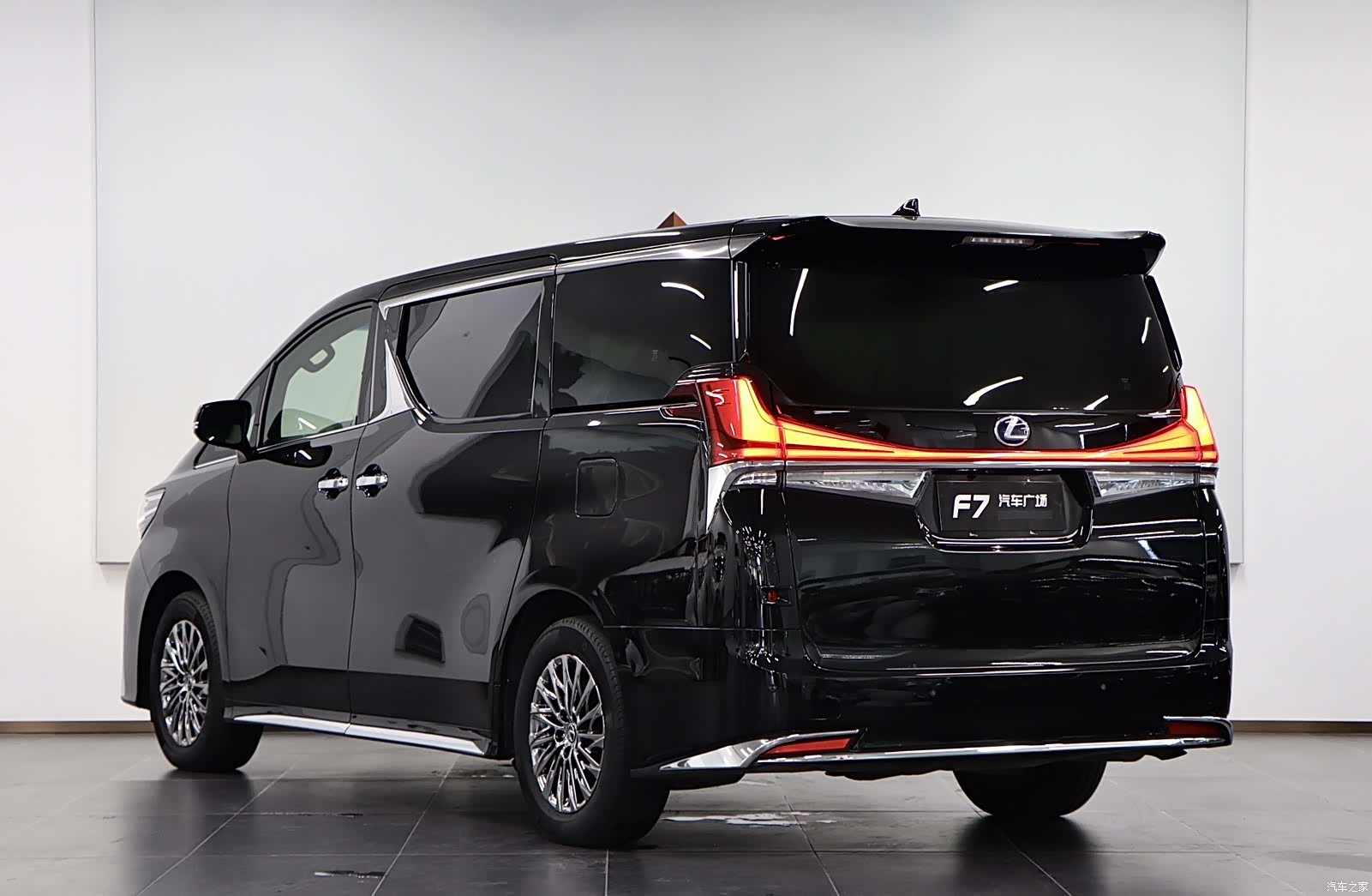 Lexus LM, 2022 4
