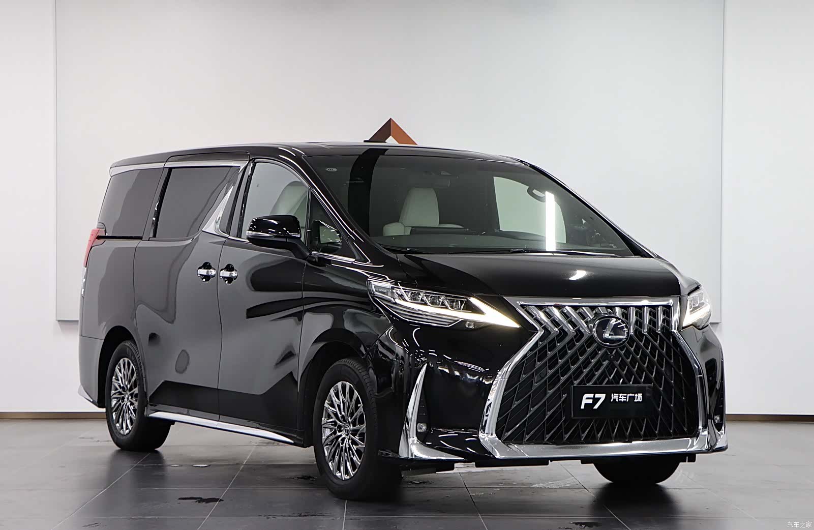 Lexus LM, 2022 3