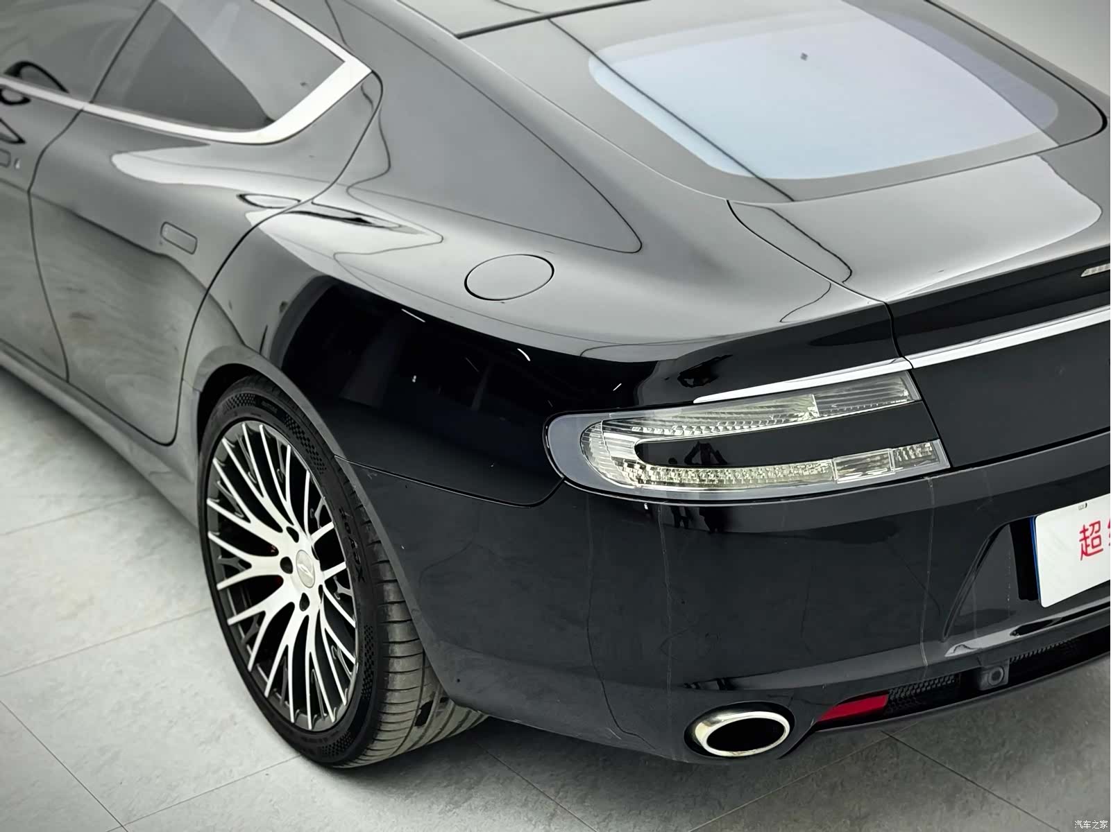 Aston Martin Rapide, 2011 14