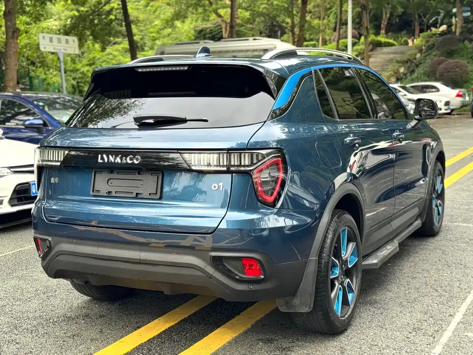 Lynk & Co 01