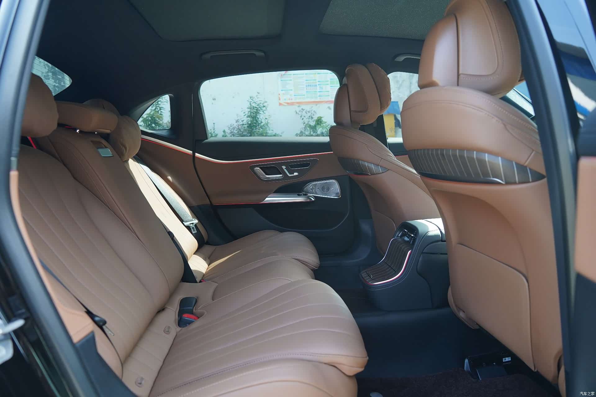 Mercedes-Benz E-Class, 2024 10