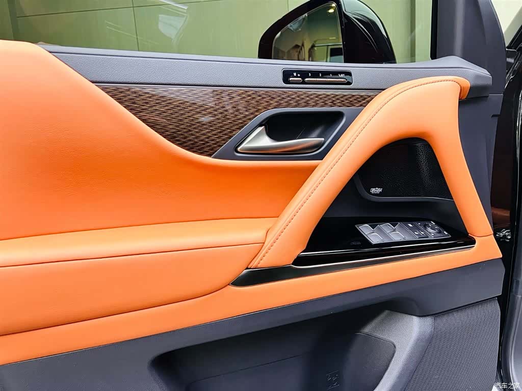 Lexus LX, 2024 11