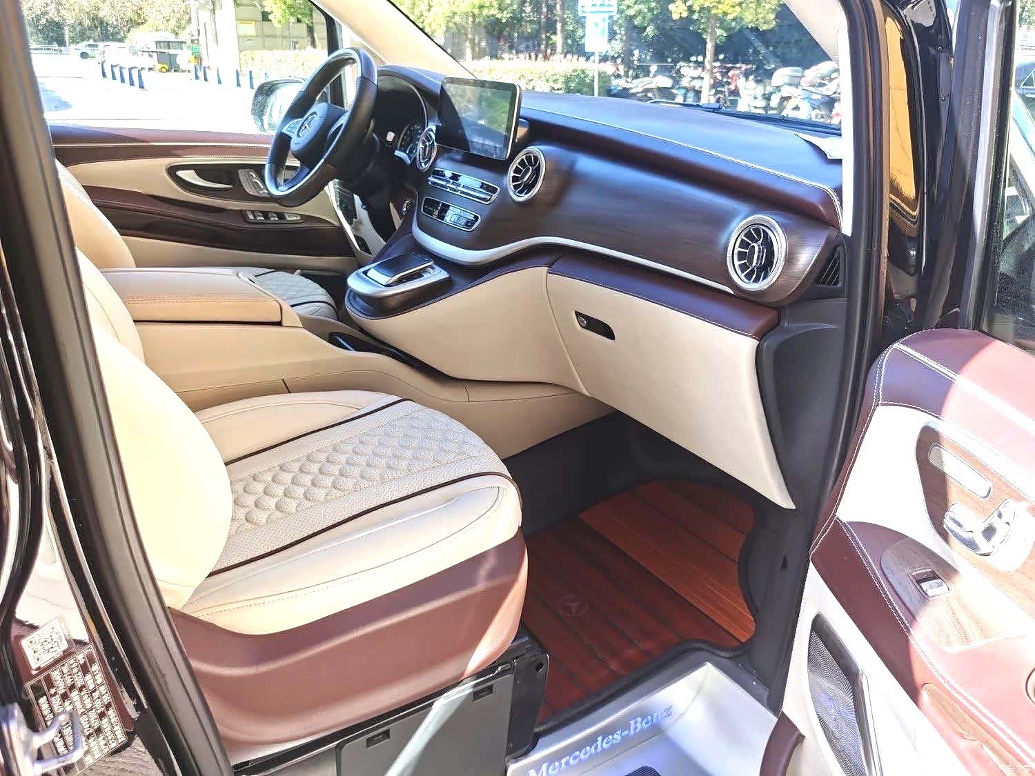 Mercedes-Benz 7, 2023 3