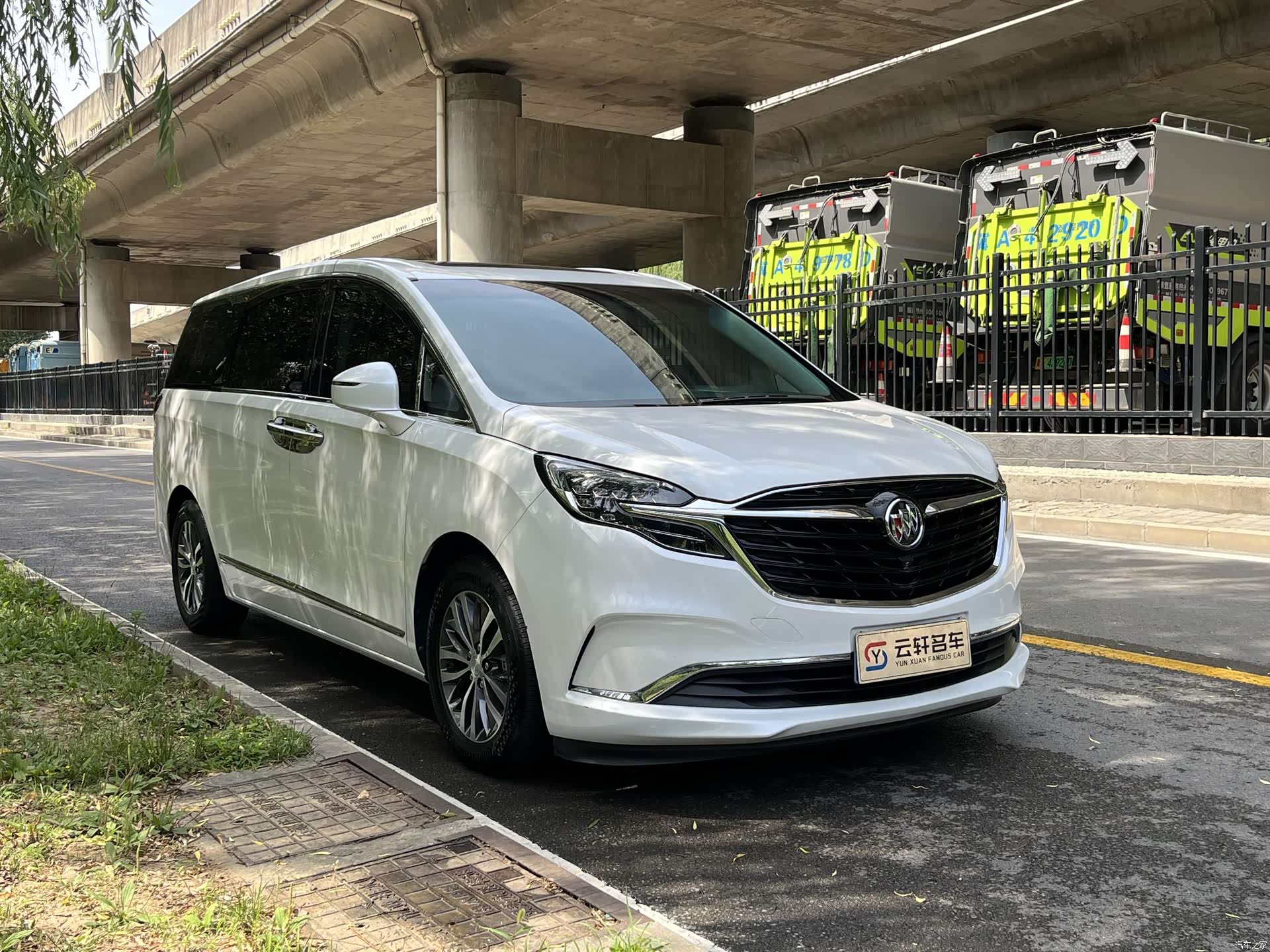 Buick GL8, 2021 3