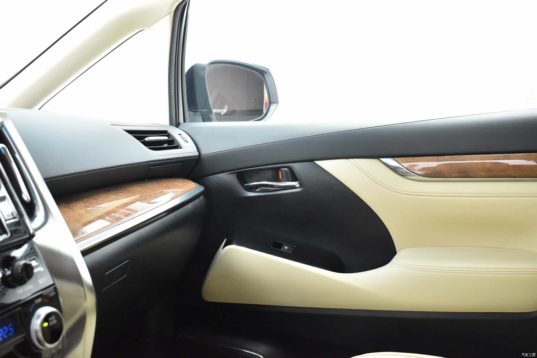 Toyota Alphard, 2017 10