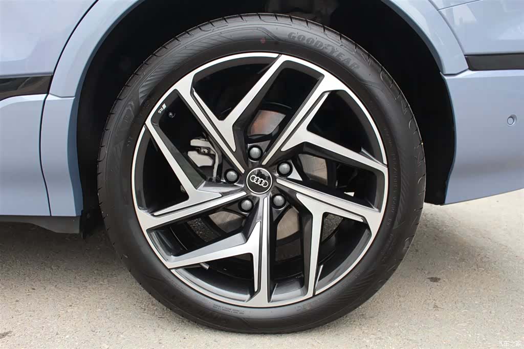 Audi e-tron, 2025 7