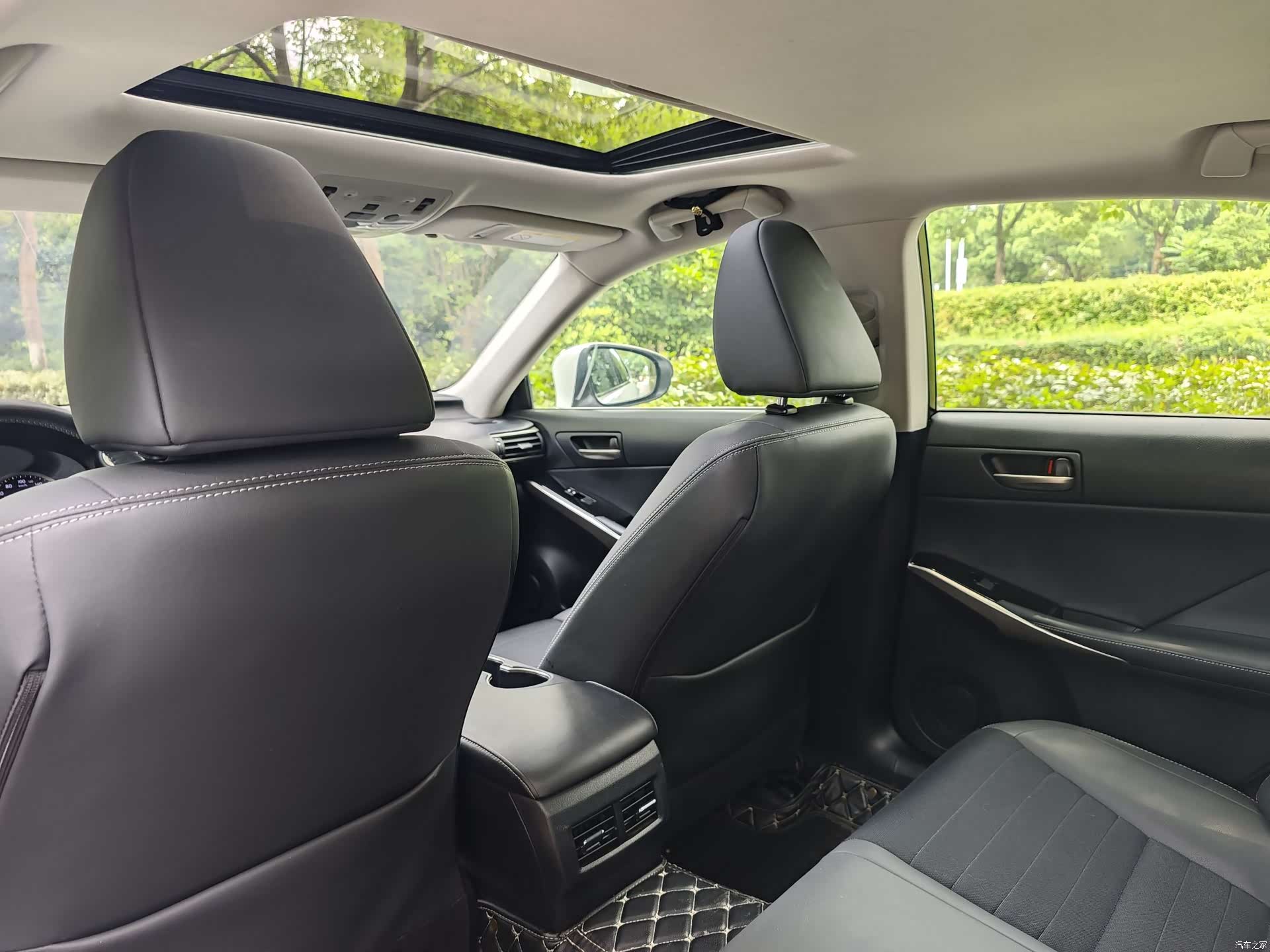 Lexus IS, 2019 13
