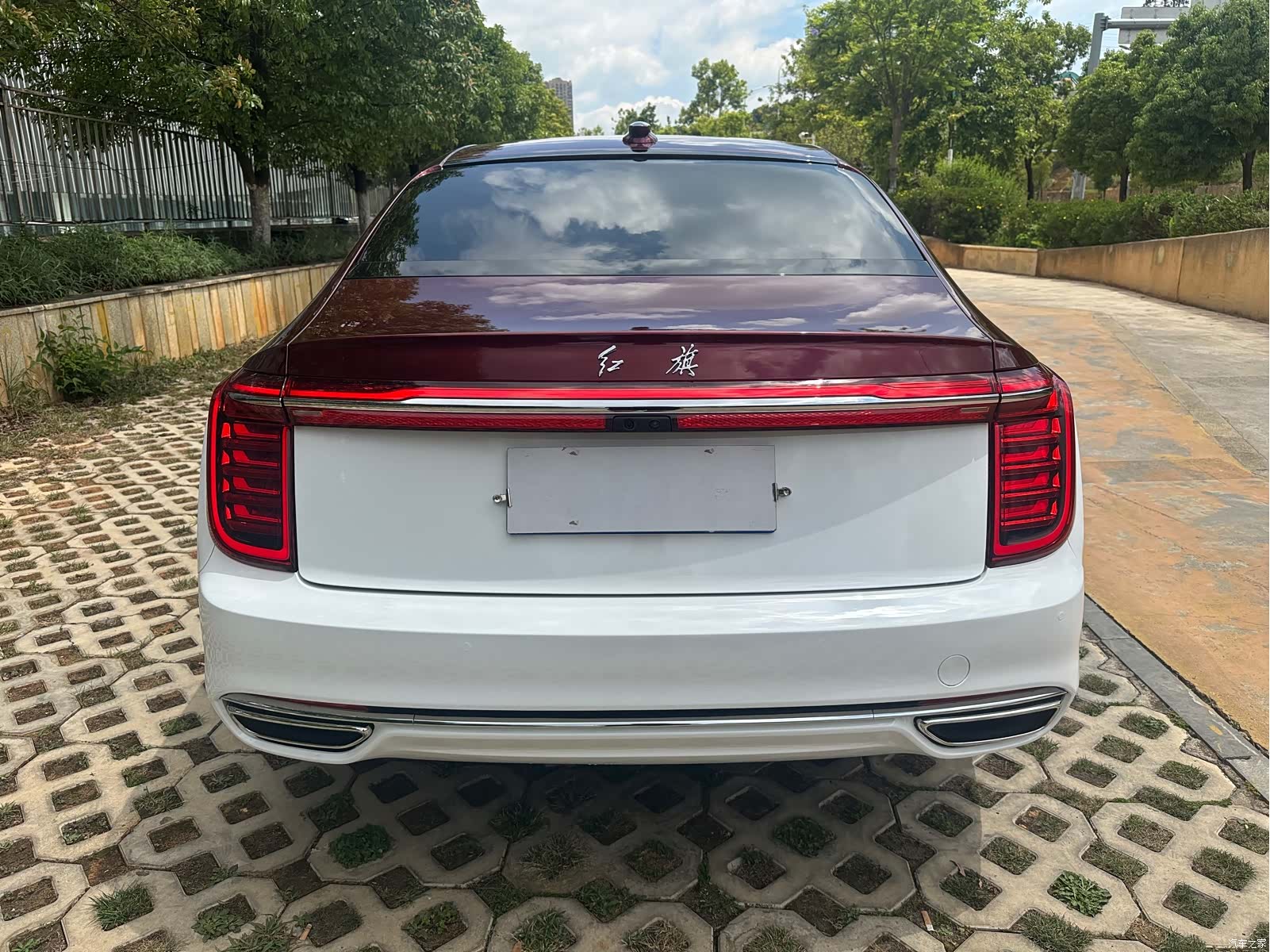Hongqi H9, 2022 8