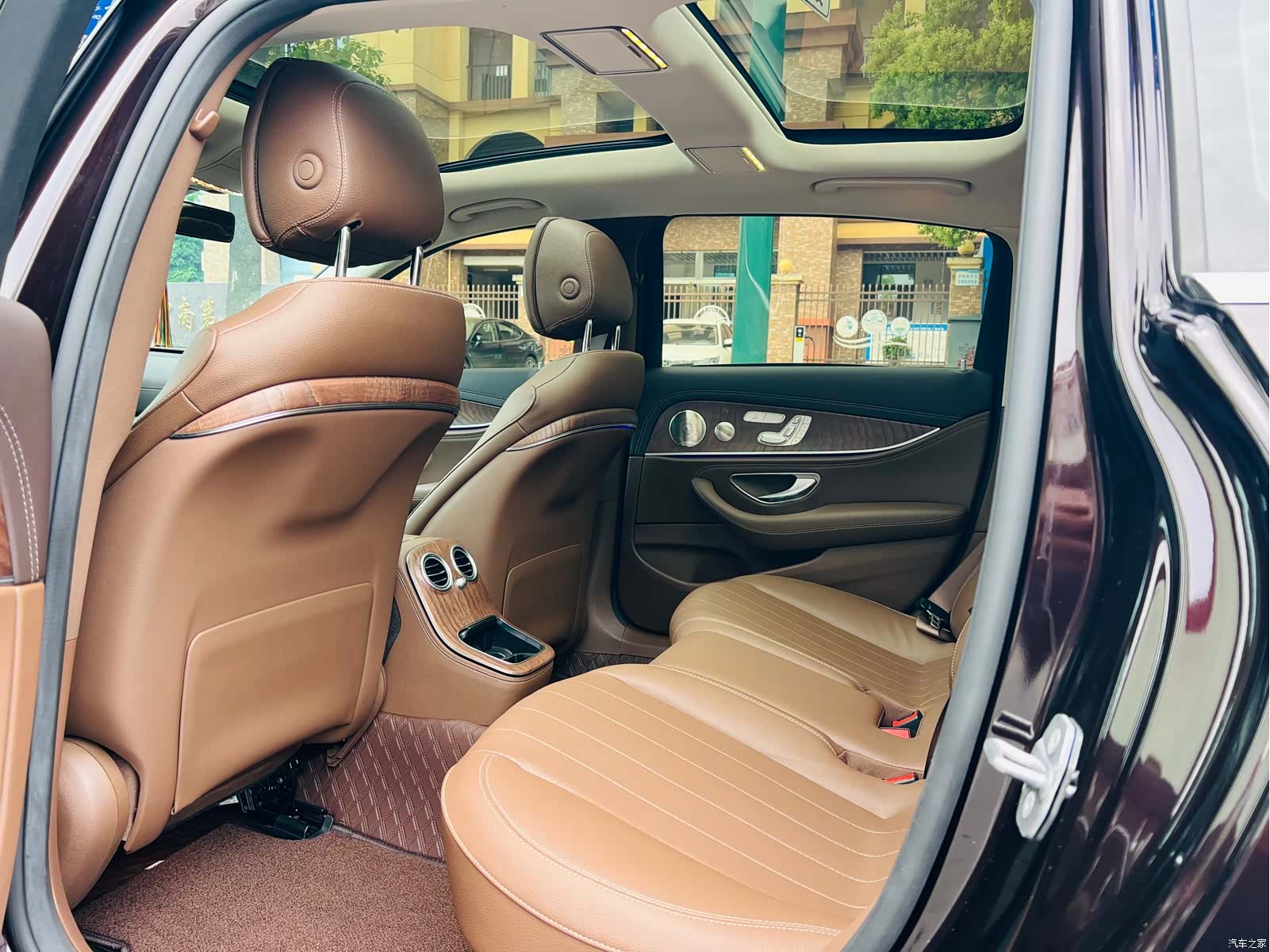Mercedes-Benz E-Class, 2022 10