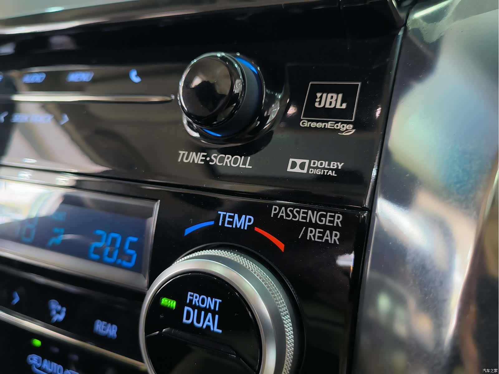 Toyota Alphard, 2018 9