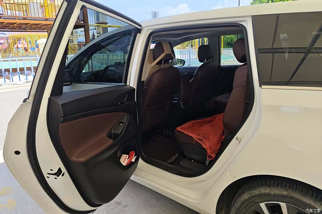 Buick GL6, 2018 11