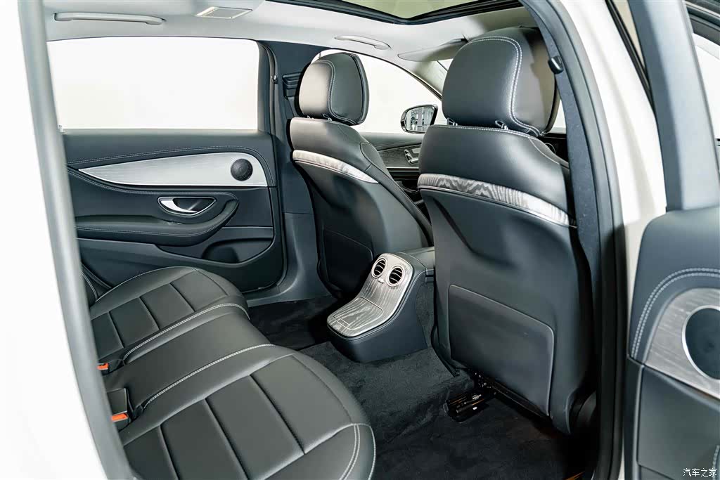 Mercedes-Benz E-Class, 2024 21