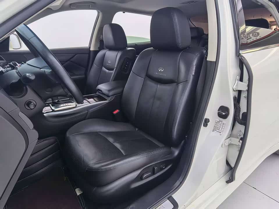 Infiniti Q70 Infiniti Q70