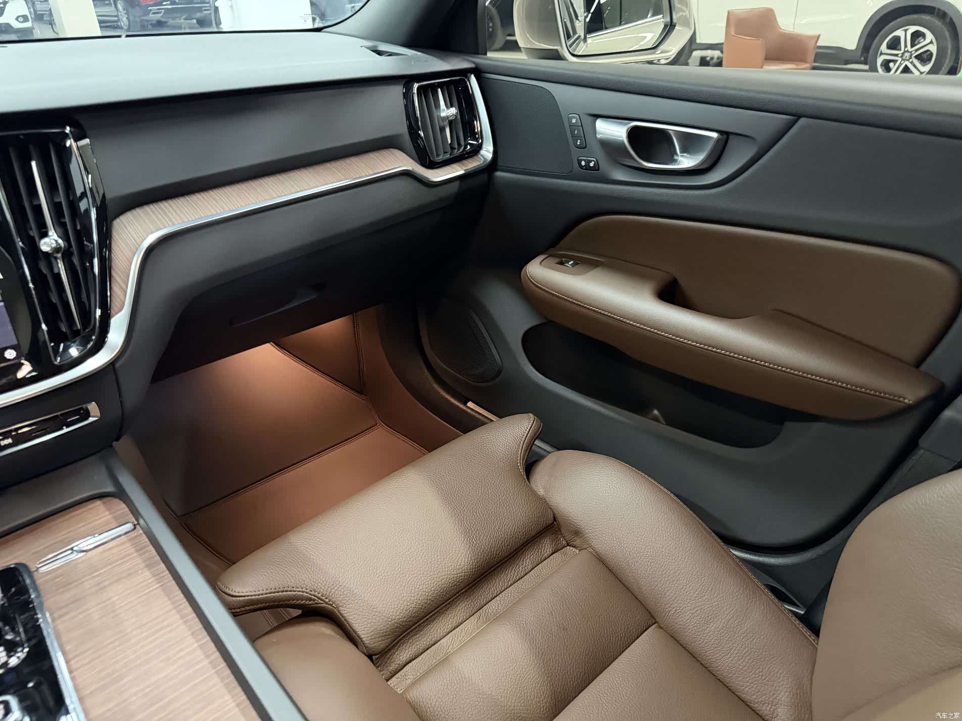Volvo S60, 2023 11