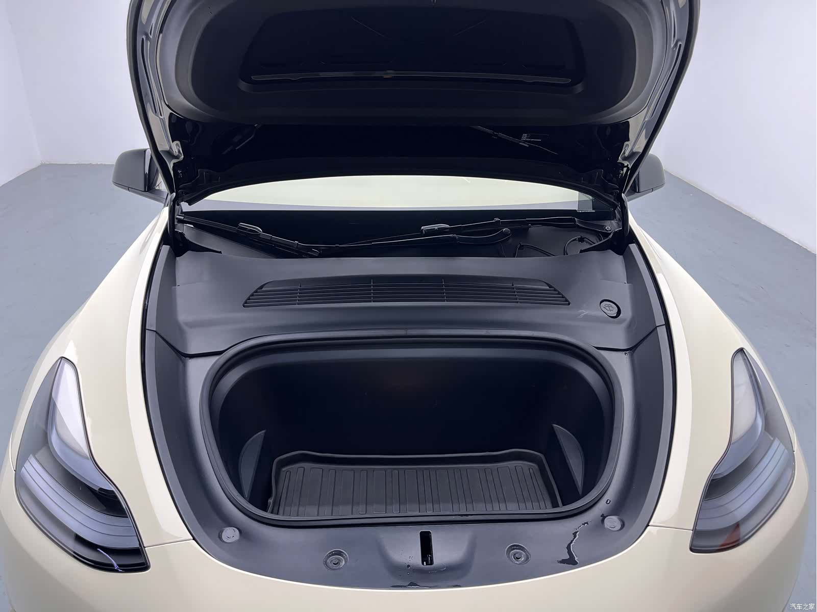 Tesla Model Y, 2023 9
