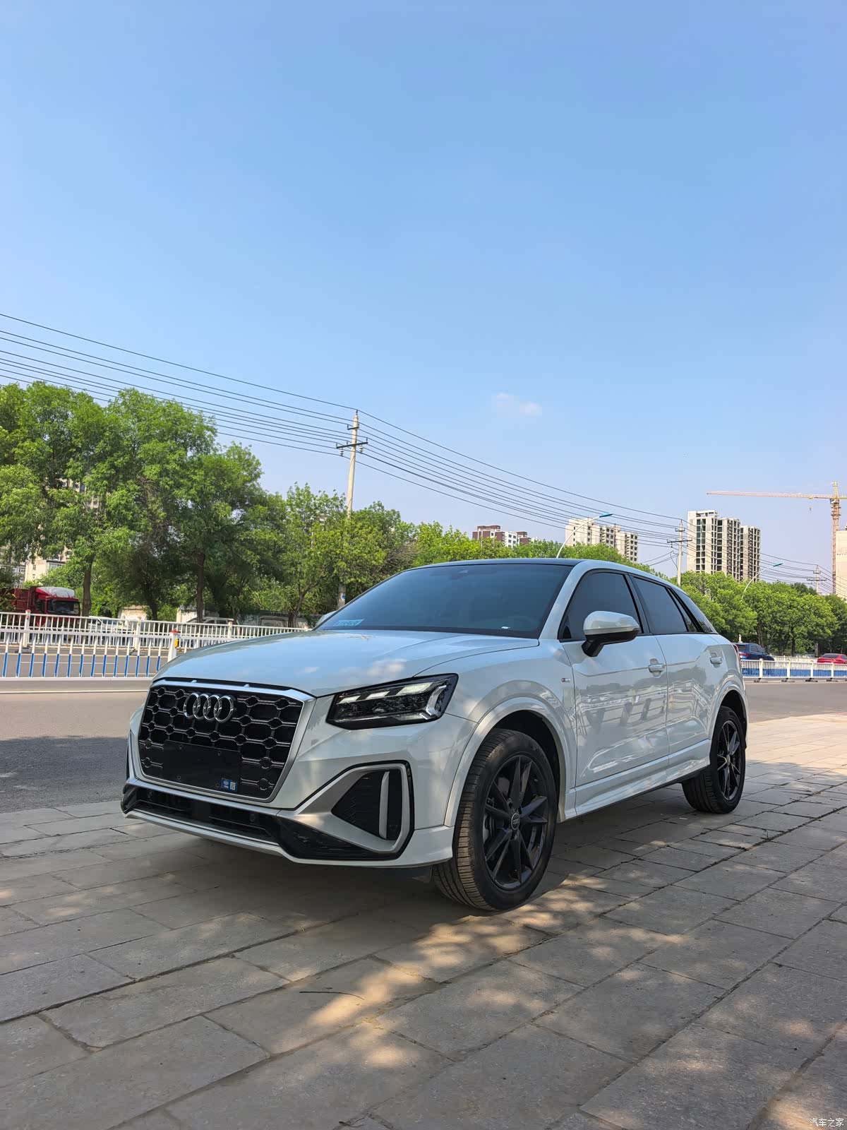 Audi Q2L, 2023 1