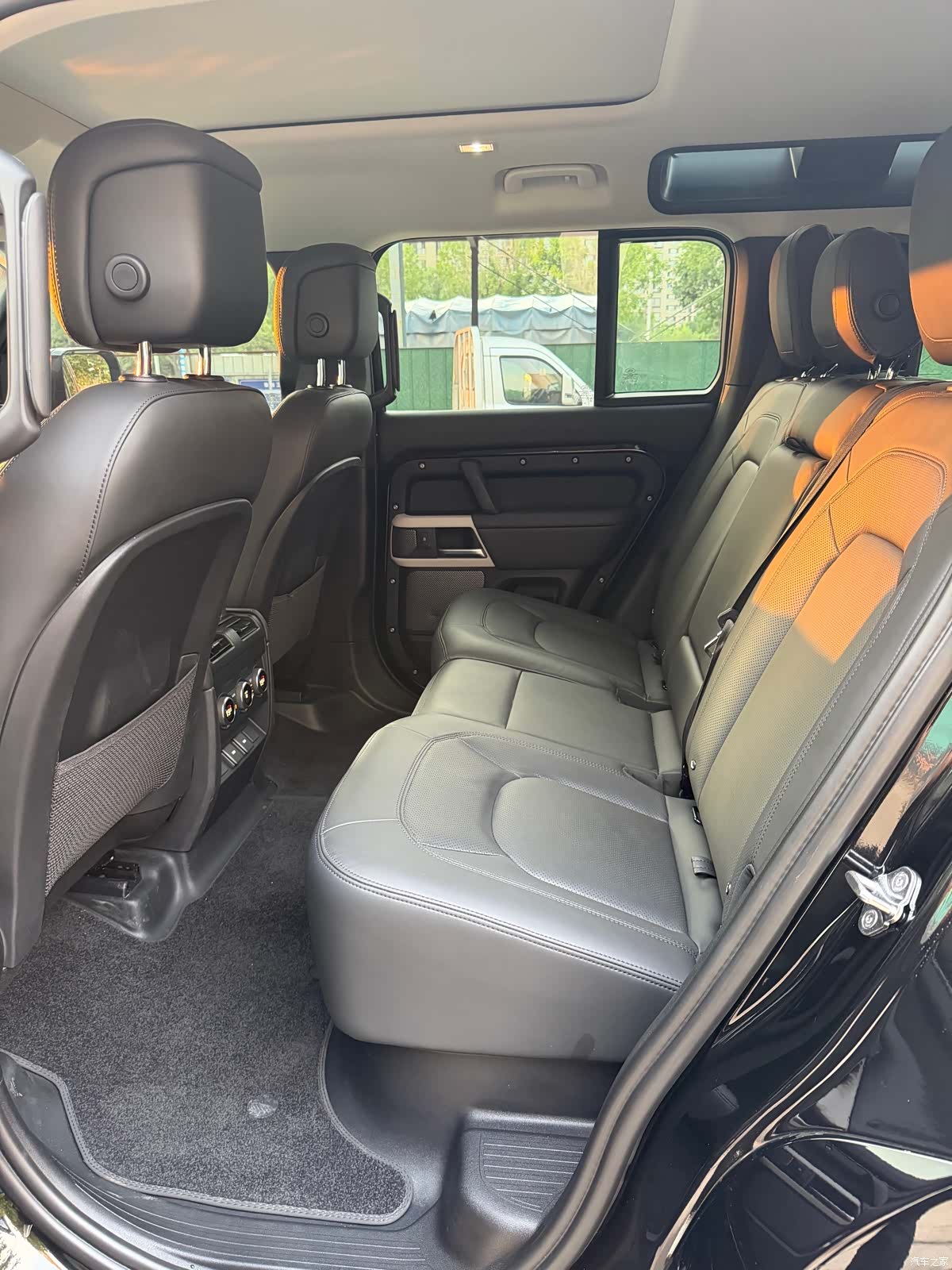 Land Rover Defender, 2023 11