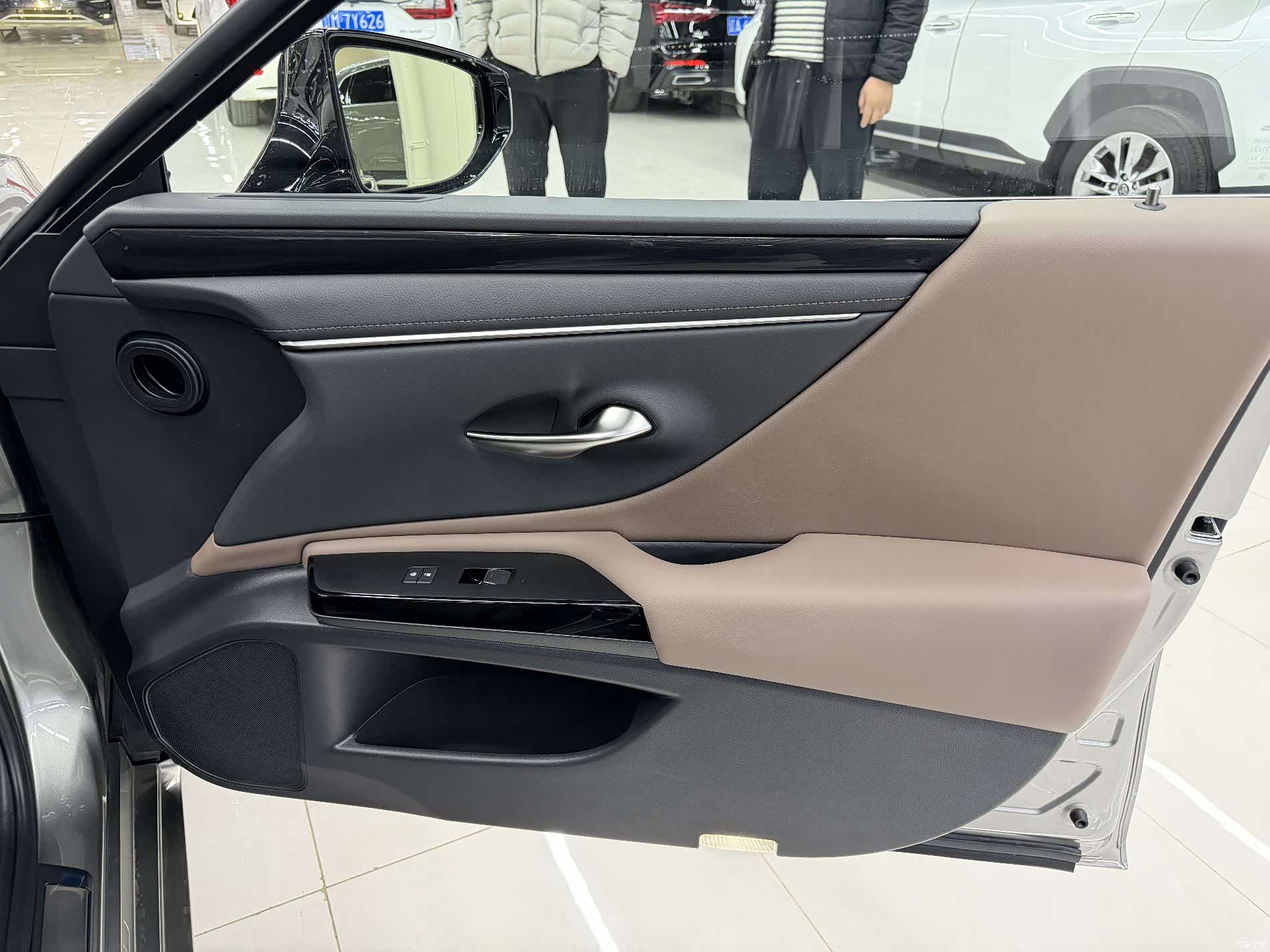 Lexus ES, 2024 все фото