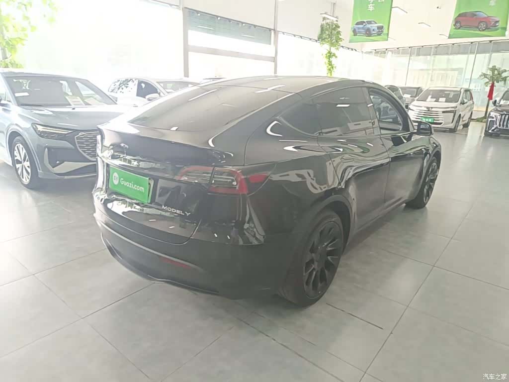 Tesla Model Y, 2023 7