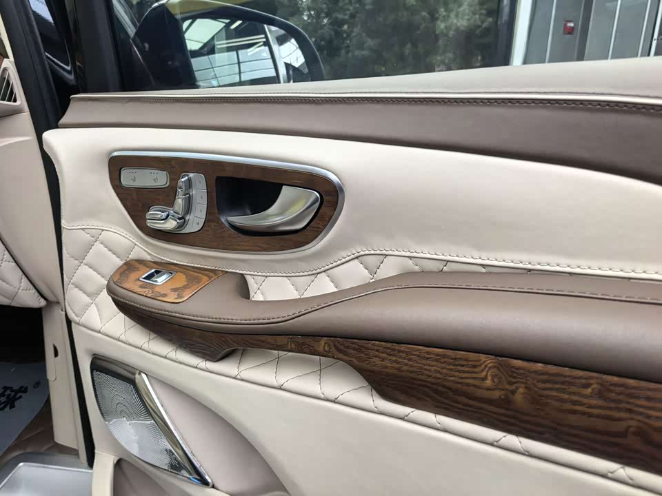 Mercedes-Benz V-class