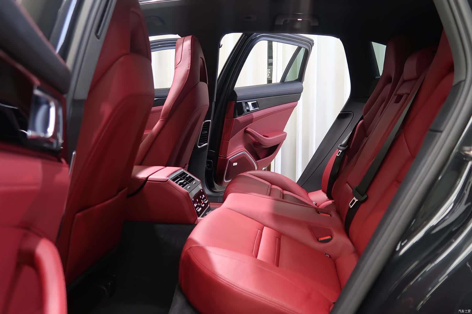 Porsche Panamera, 2023 16
