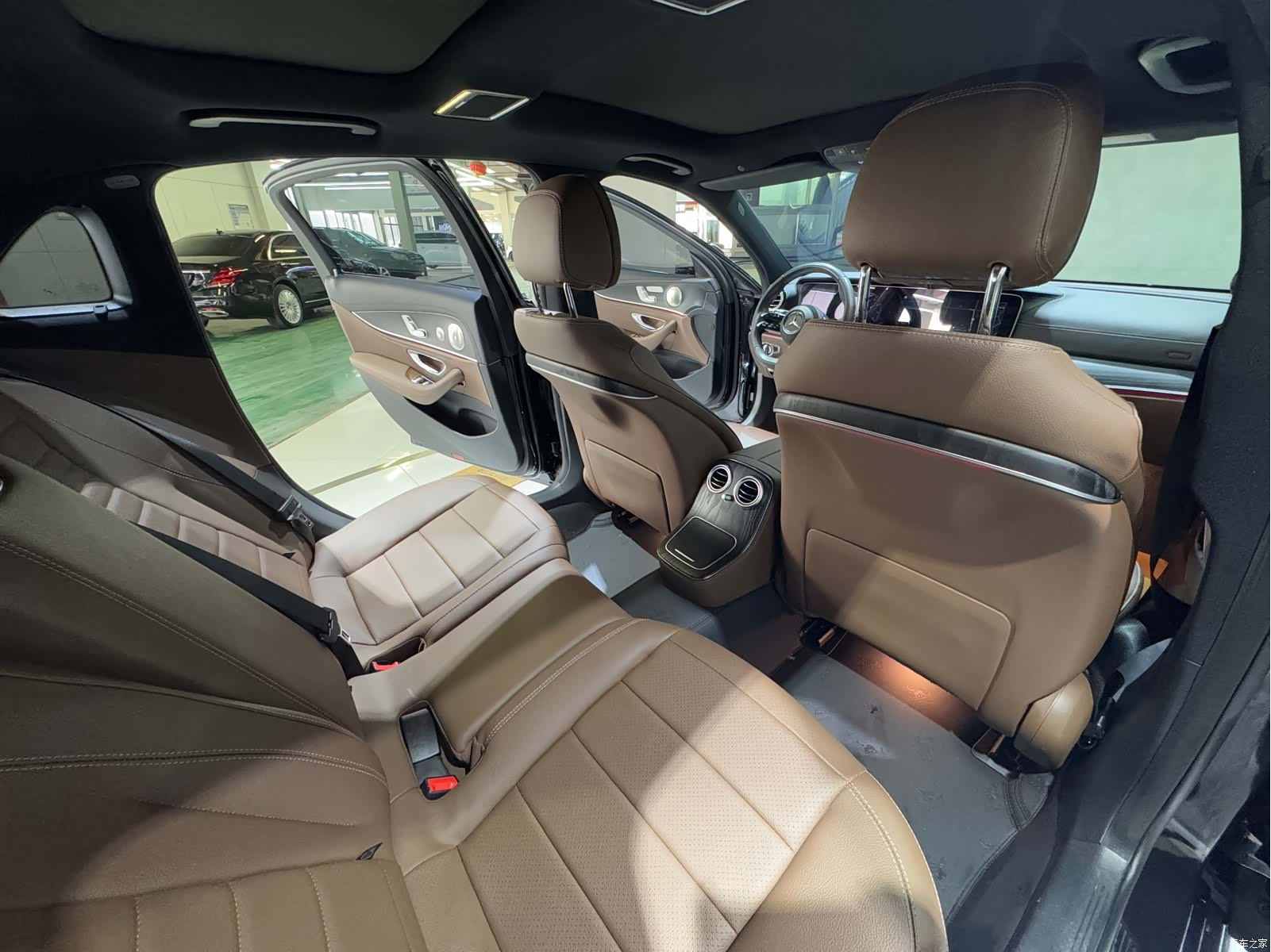 Mercedes-Benz E-Class, 2023 10