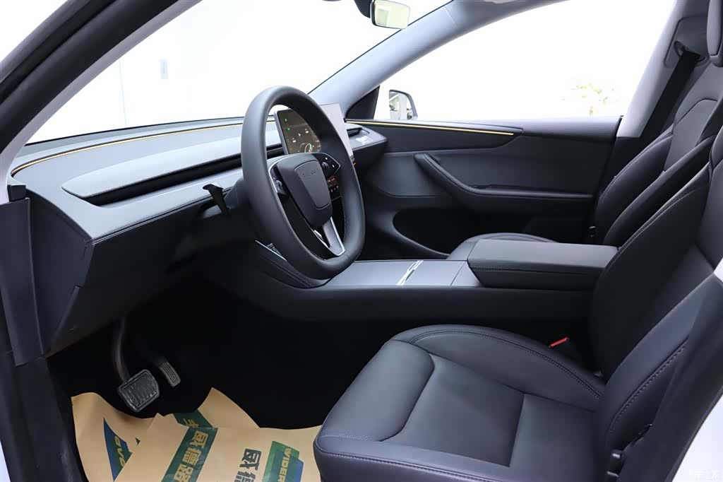 Tesla Model Y, 2026 10