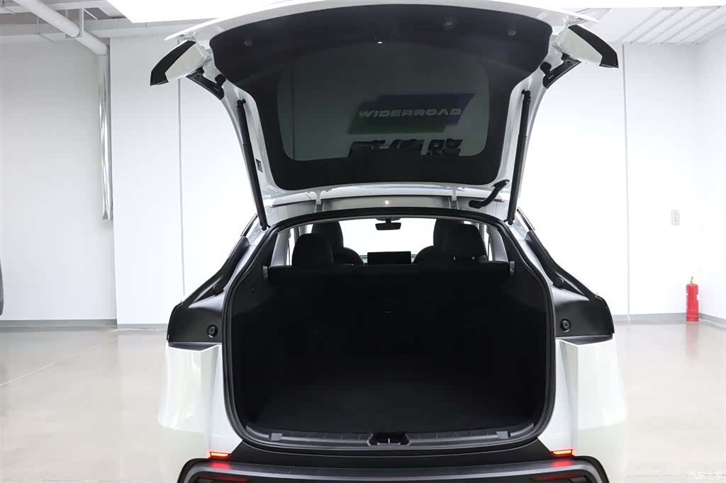 Tesla Model Y, 2026 26