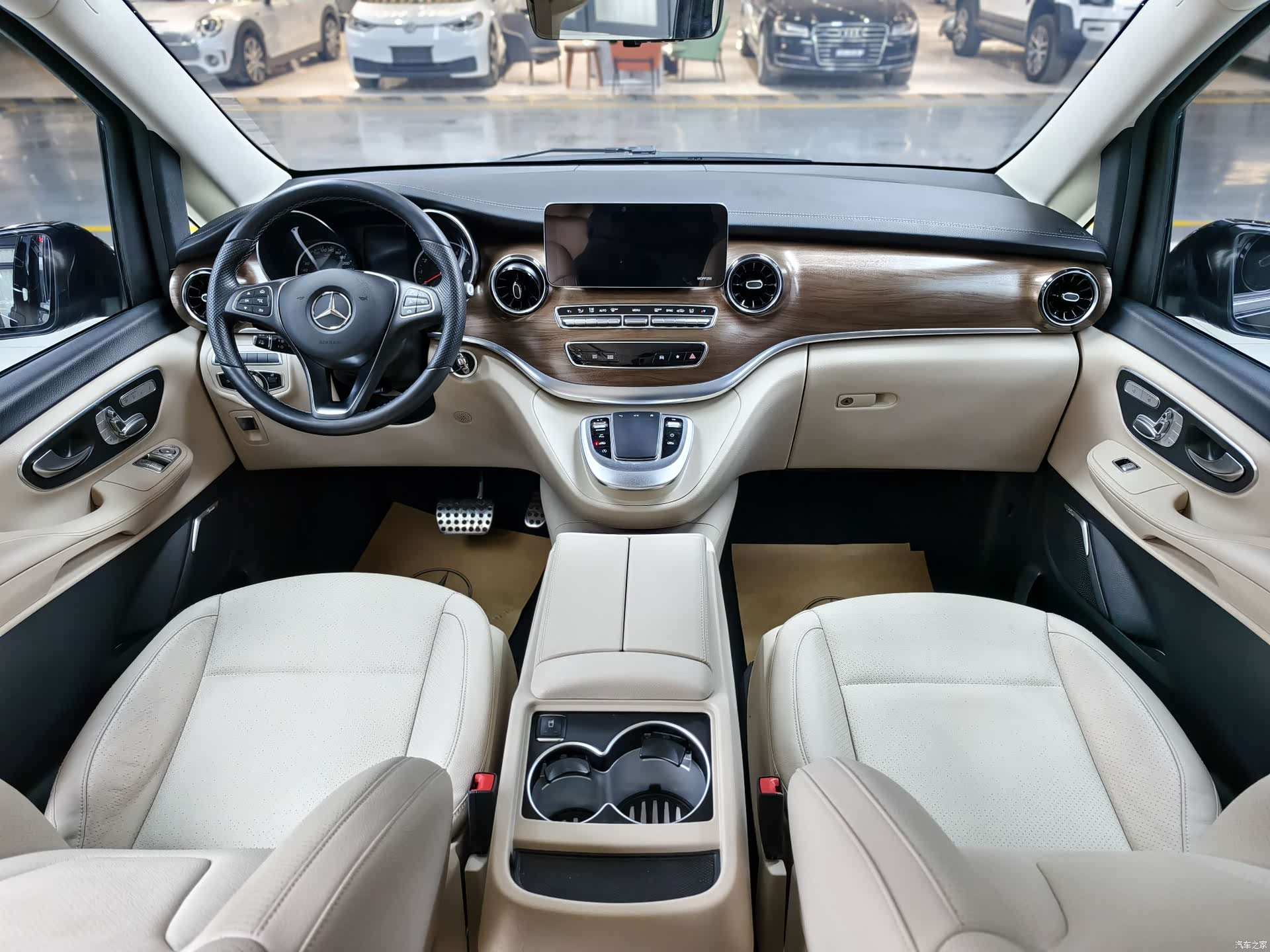 Mercedes-Benz V-Class, 2022 9