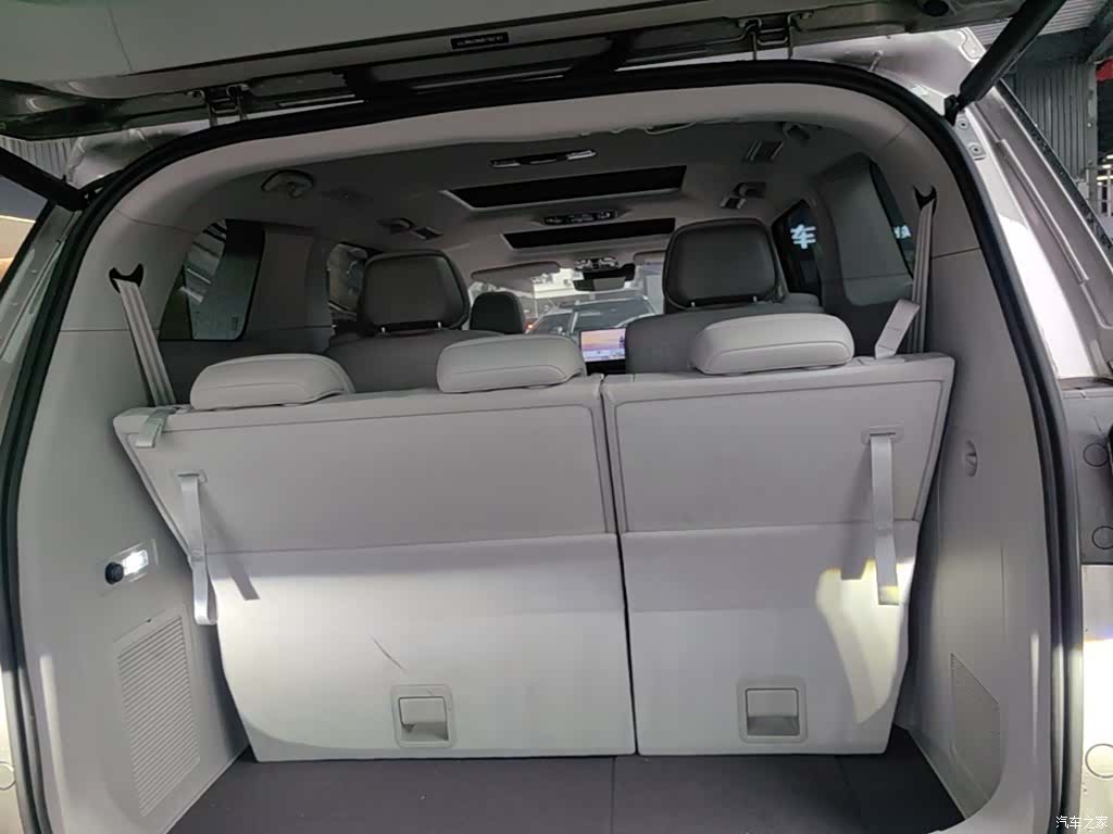 Roewe iMAX8, 2024 15