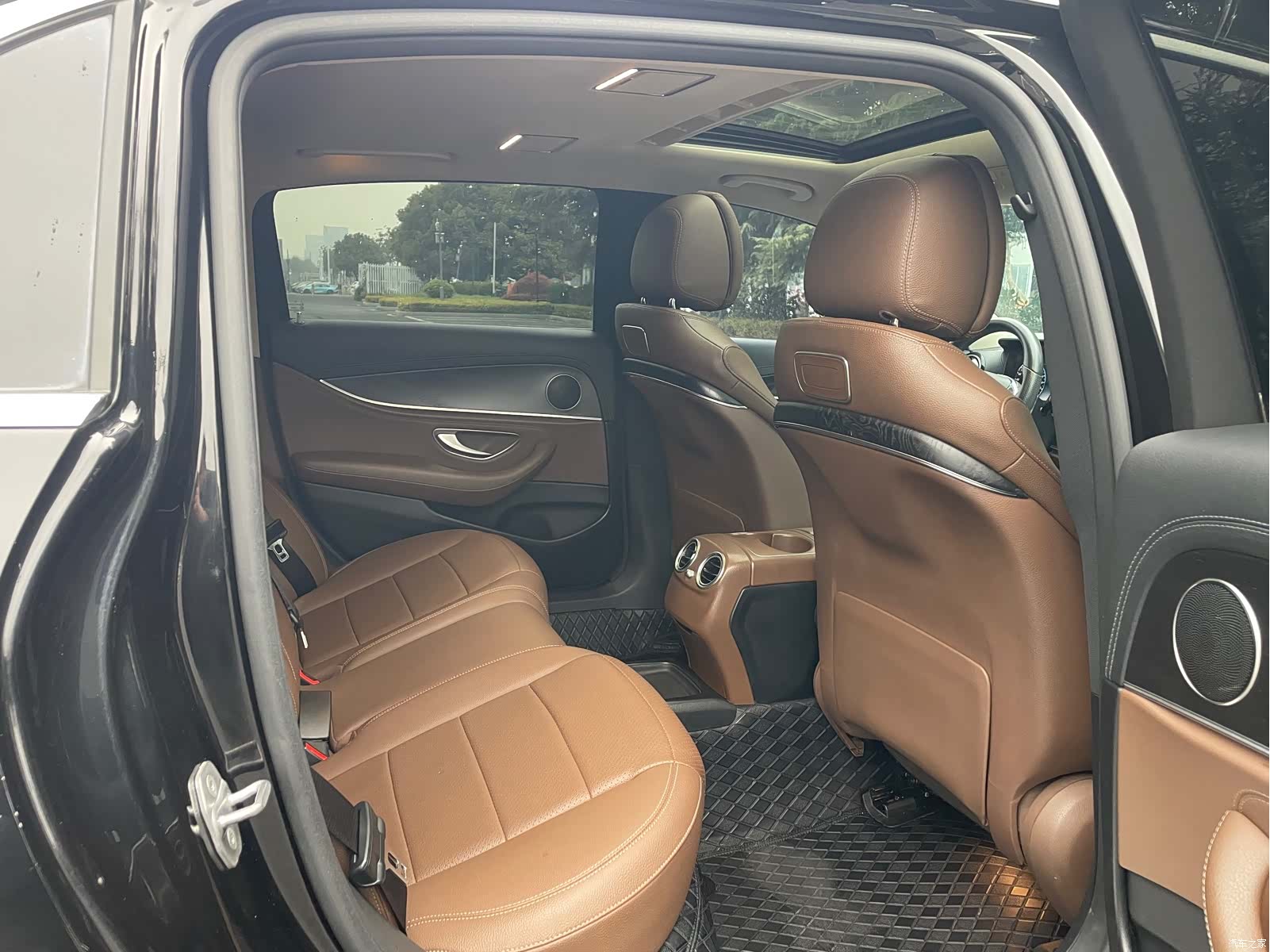 Mercedes-Benz E-Class, 2018 12