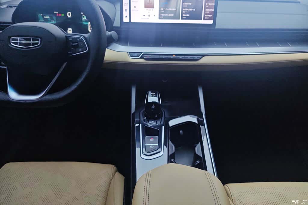 Geely Emgrand, 2023 16