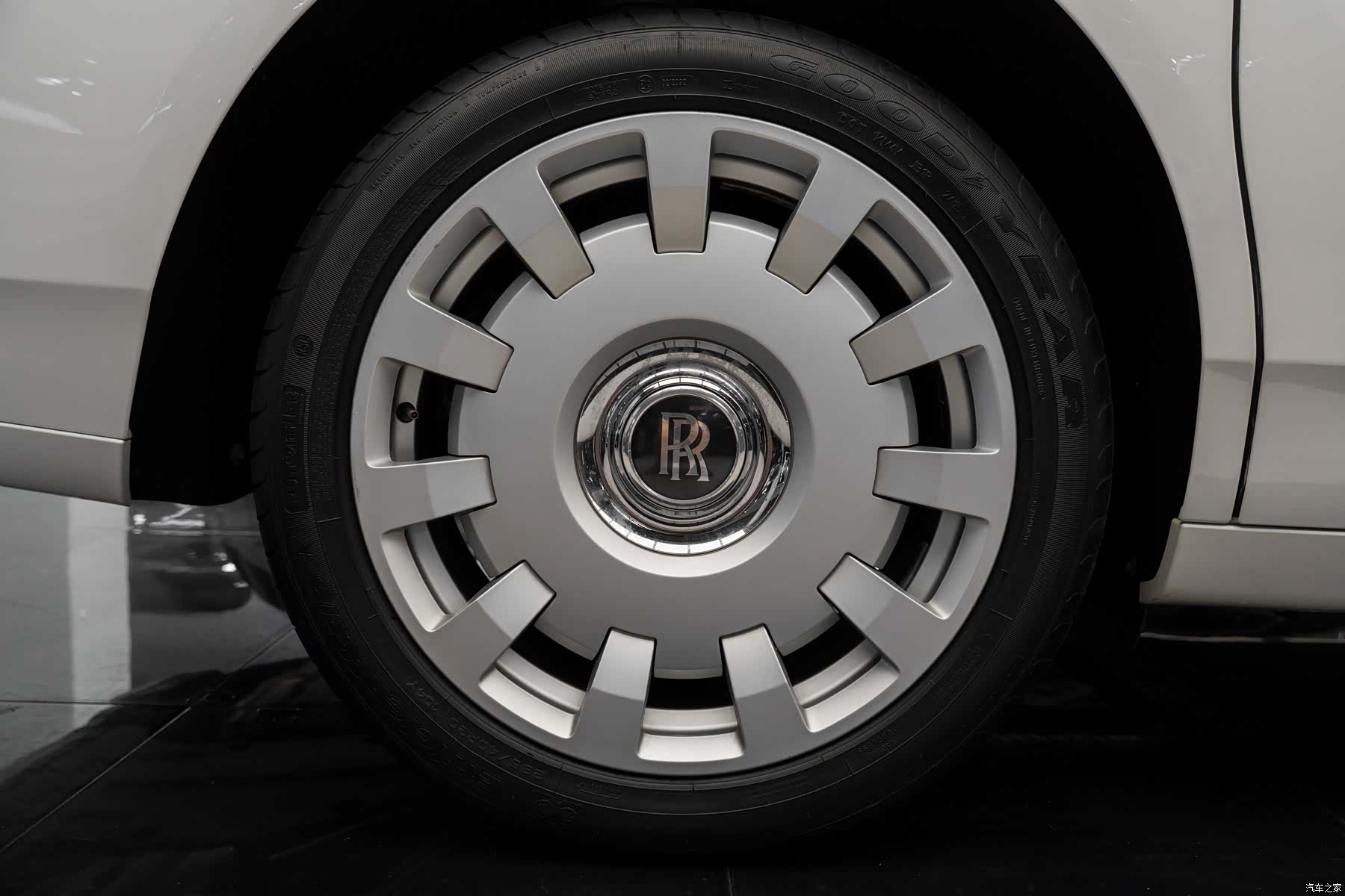 Rolls-Royce Ghost, 2014 16