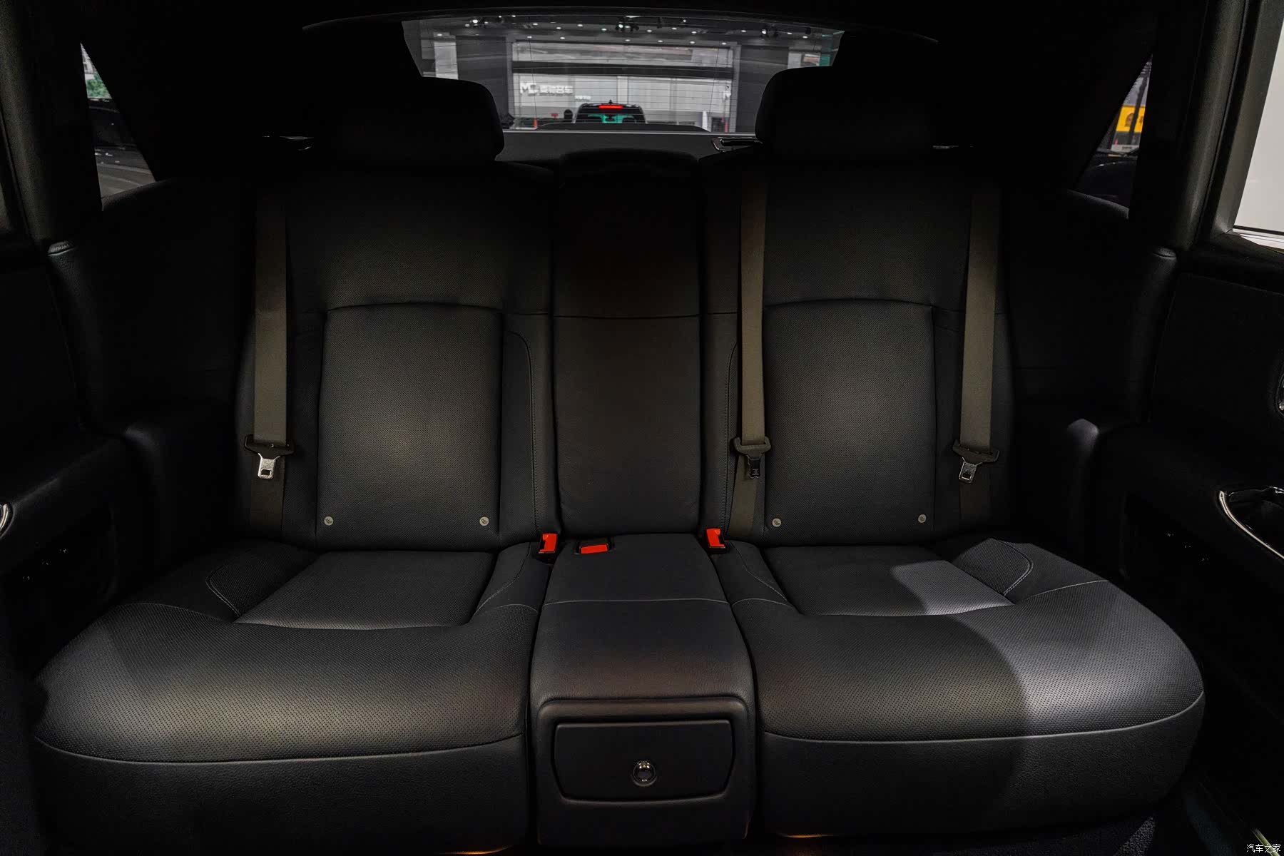 Rolls-Royce Ghost, 2014 10