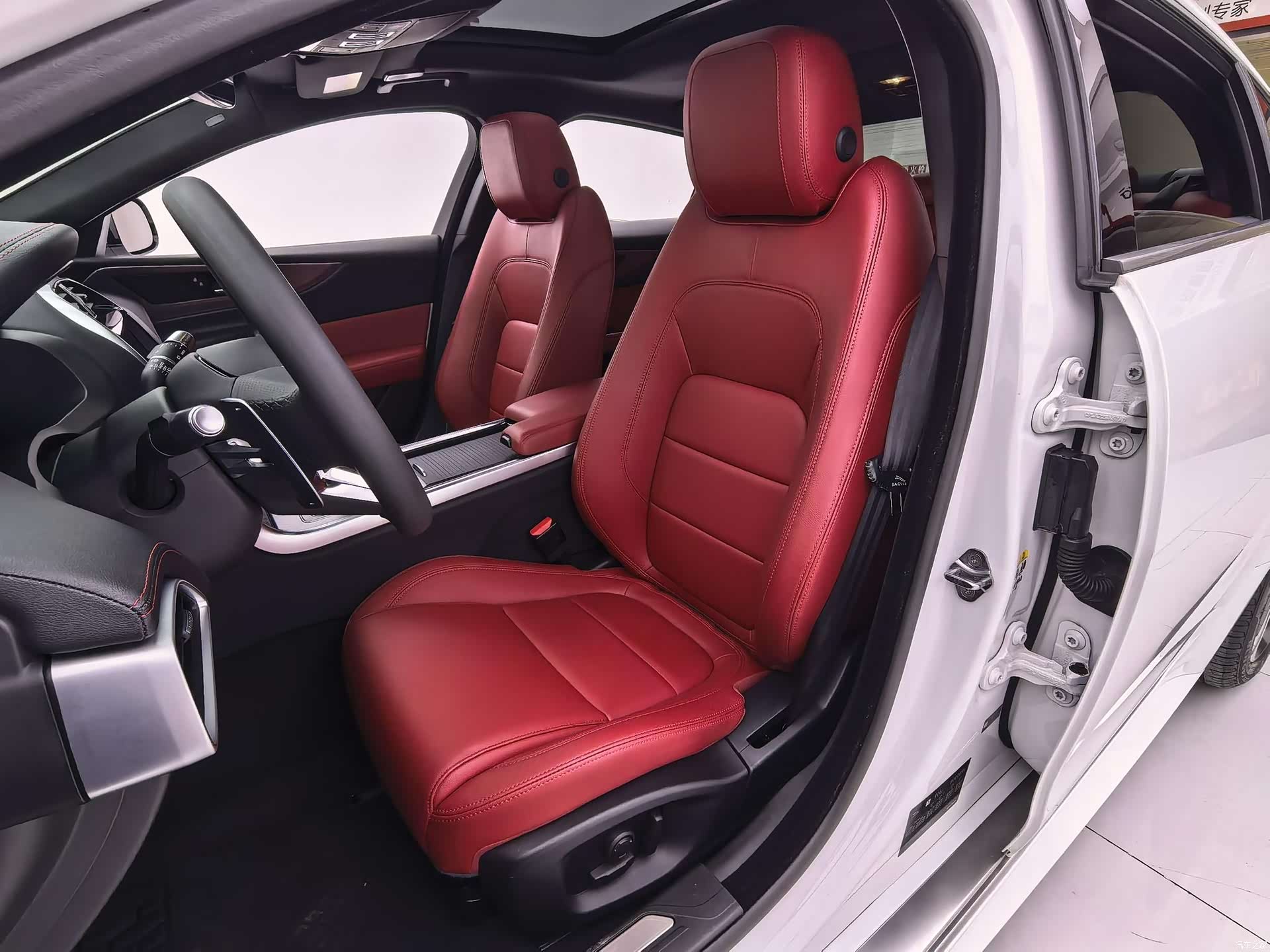 Land Rover XEL, 2022 12