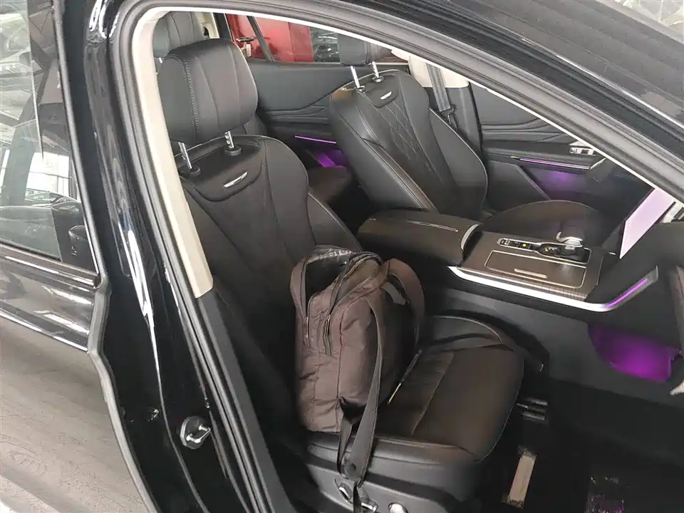 Hongqi HS7 PHEV