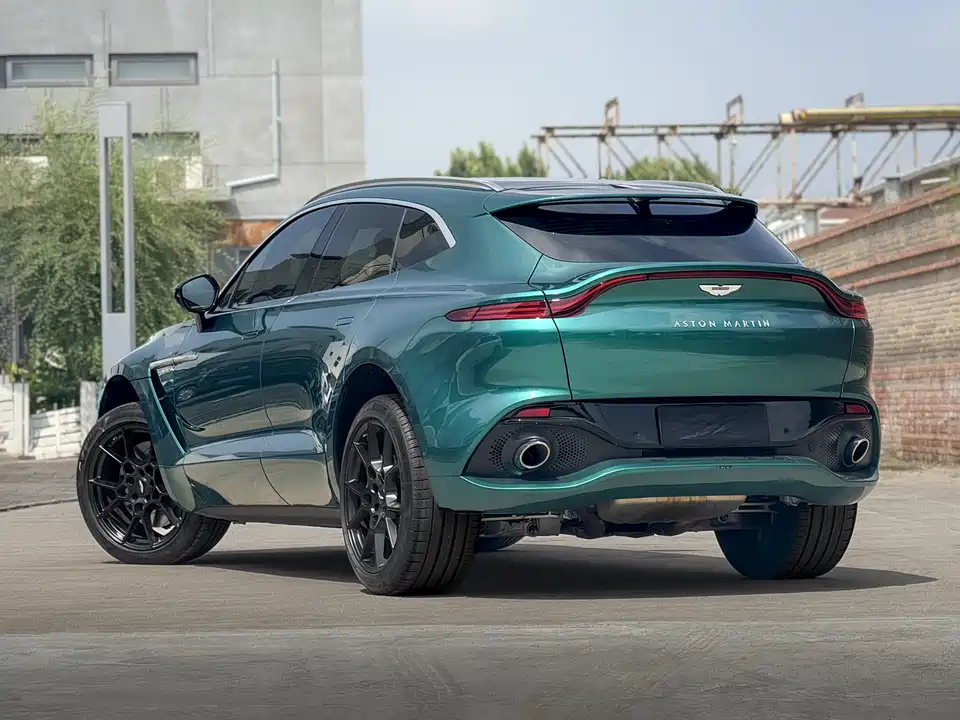 Aston Martin DBX Aston Martin DBX