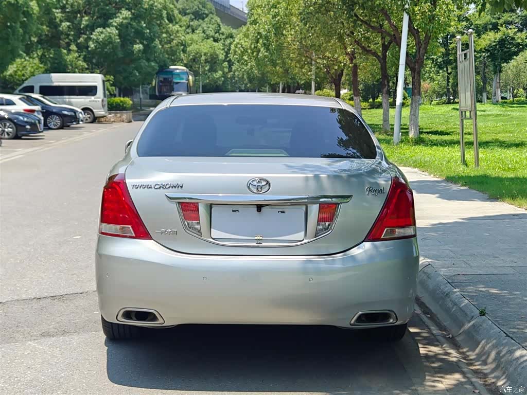 Toyota Crown, 2011 все фото