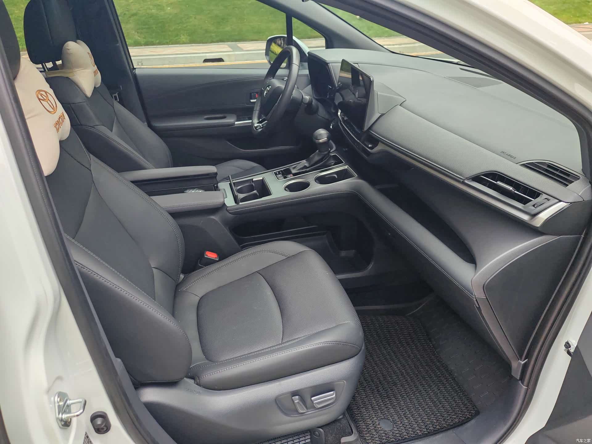 Toyota Sienna, 2024 11