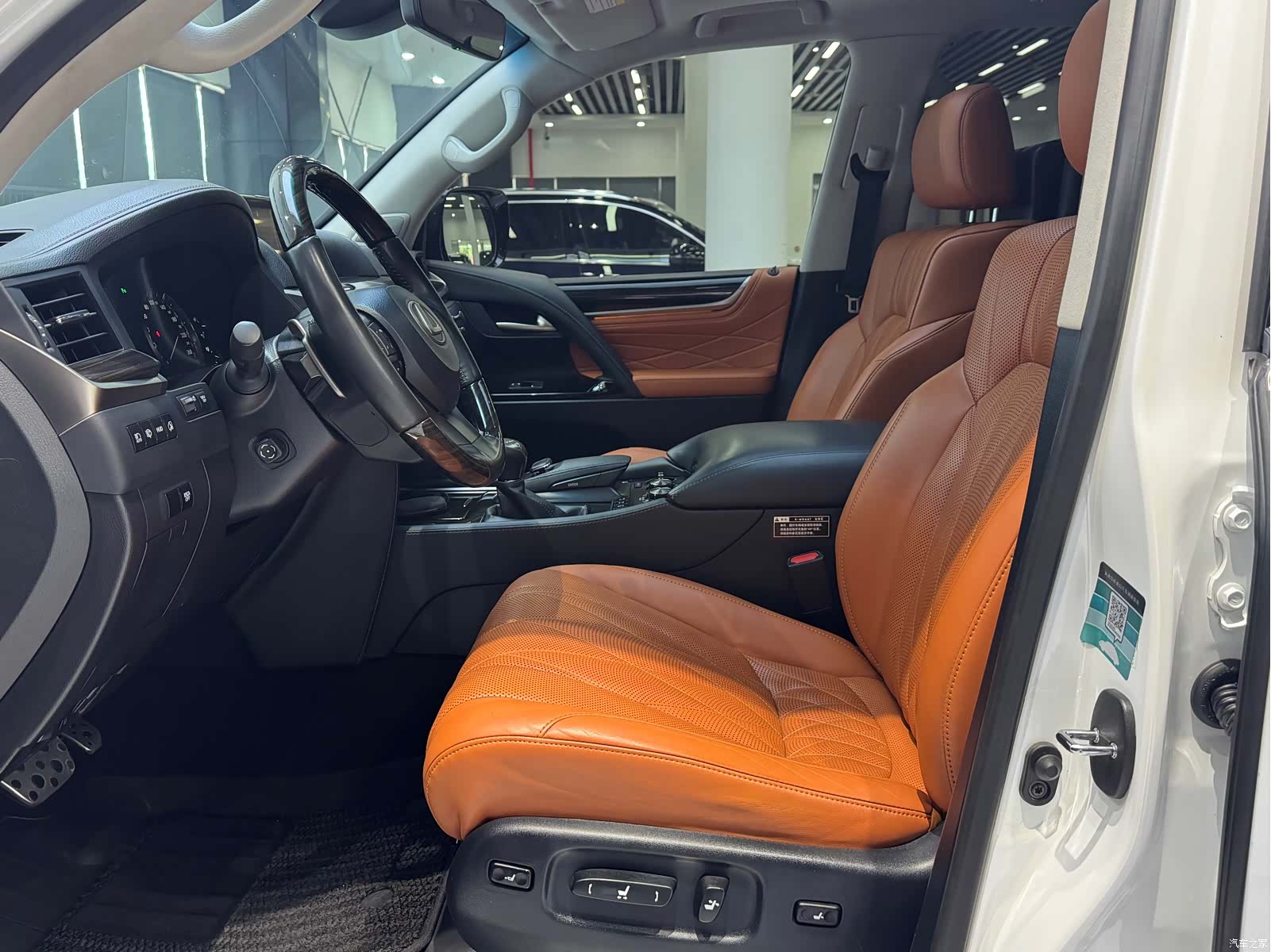 Lexus LX, 2019 8