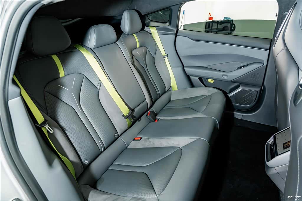 Xpeng P7, 2025 24