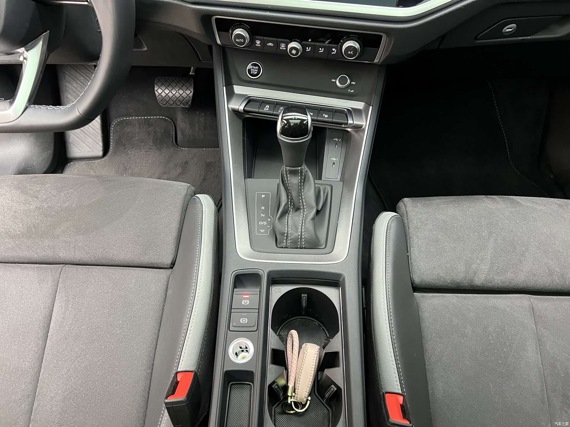 Audi Q3, 2023 13