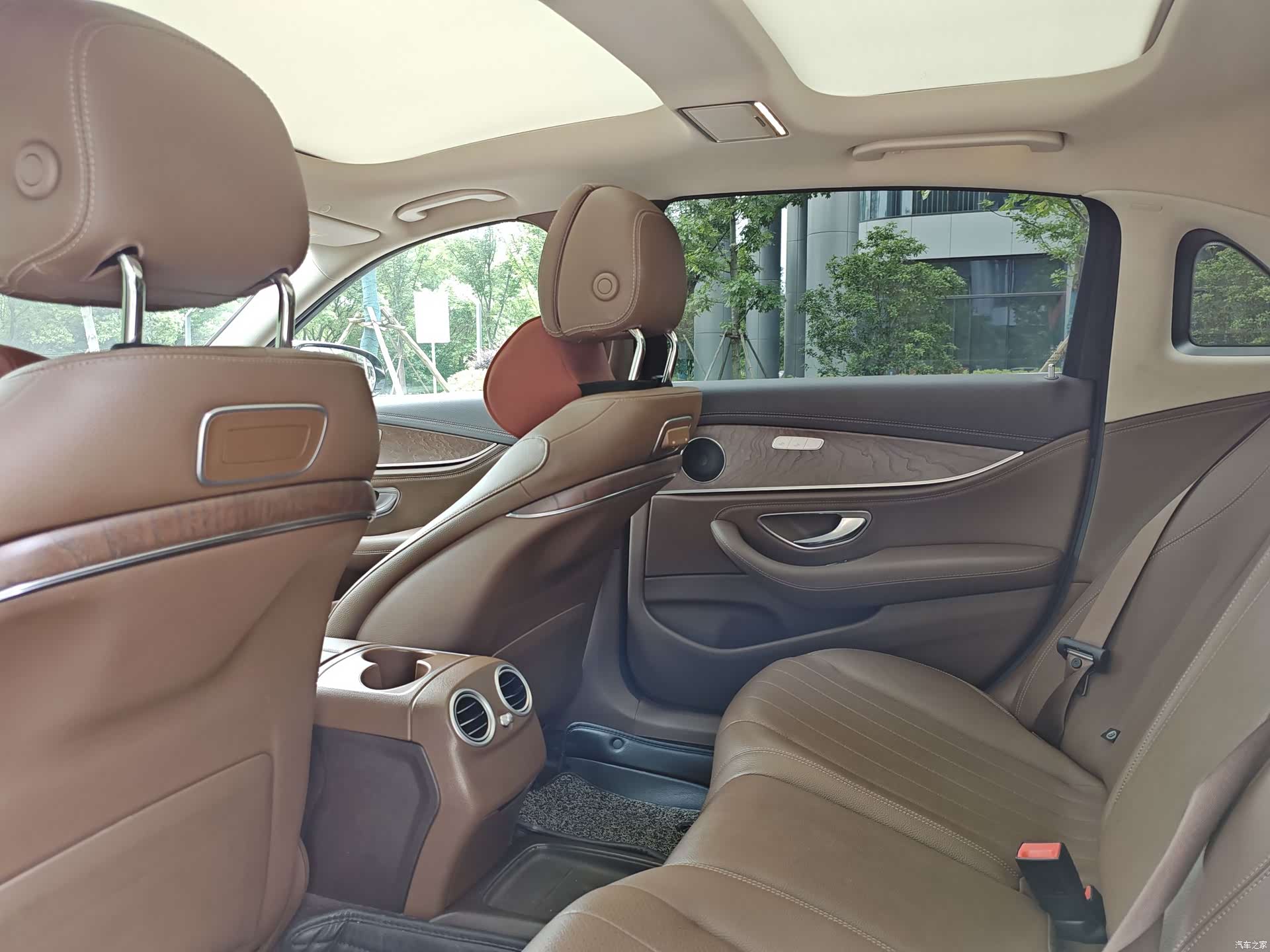 Mercedes-Benz E-Class, 2019 12